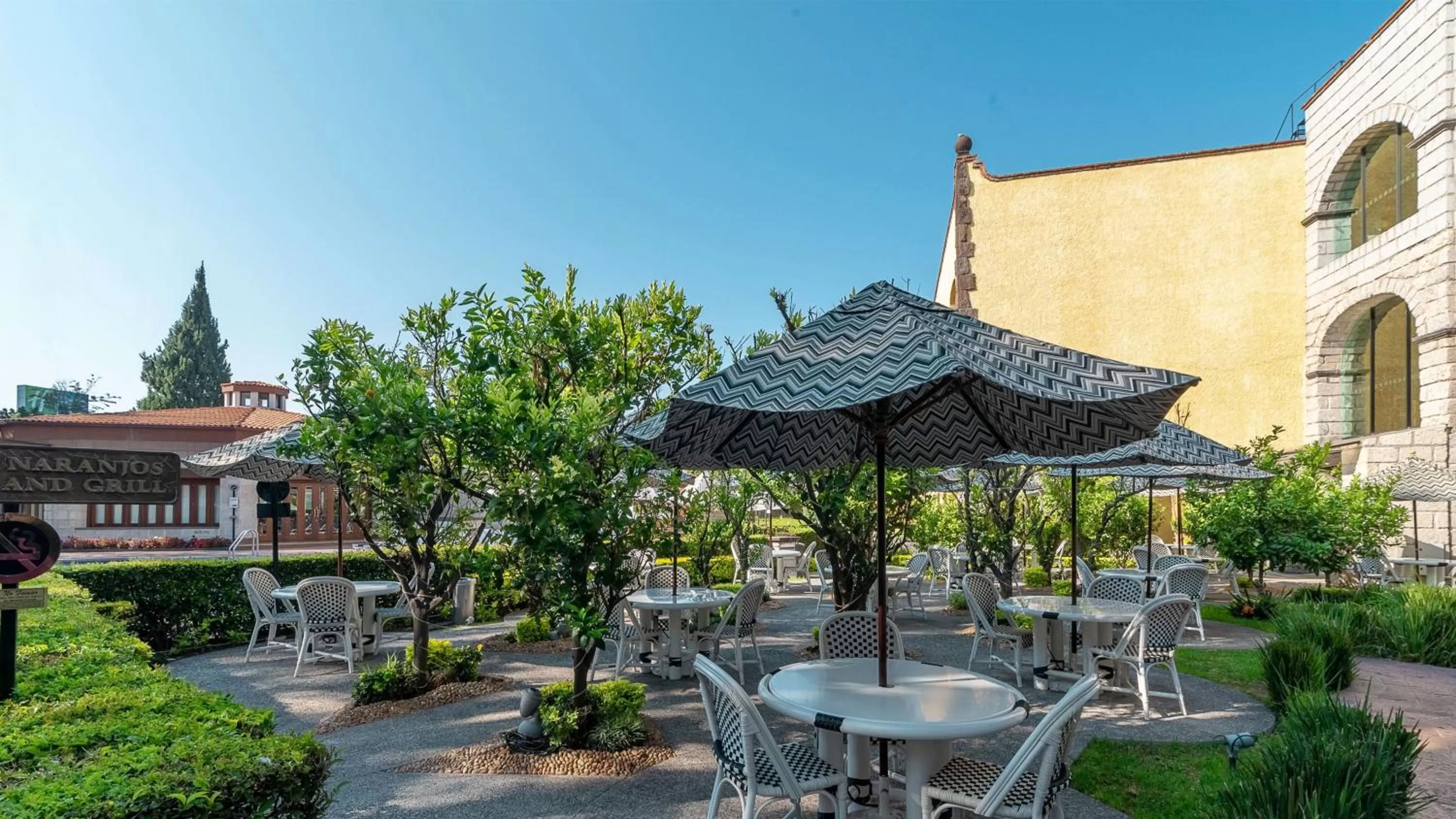 Restaurant/places to eat in Holiday Inn Queretaro Centro Historico by IHG