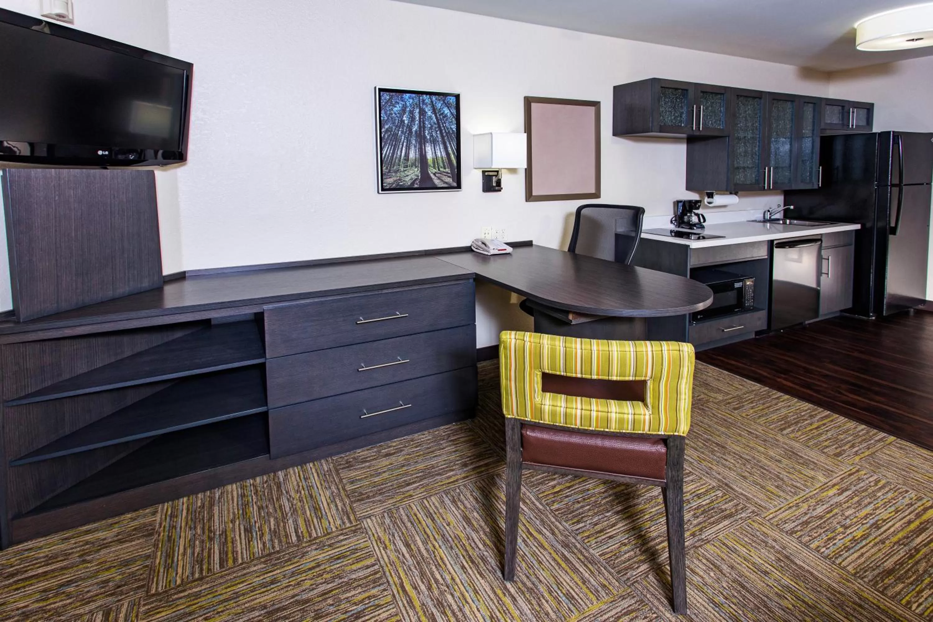 TV and multimedia in Candlewood Suites Appleton by IHG