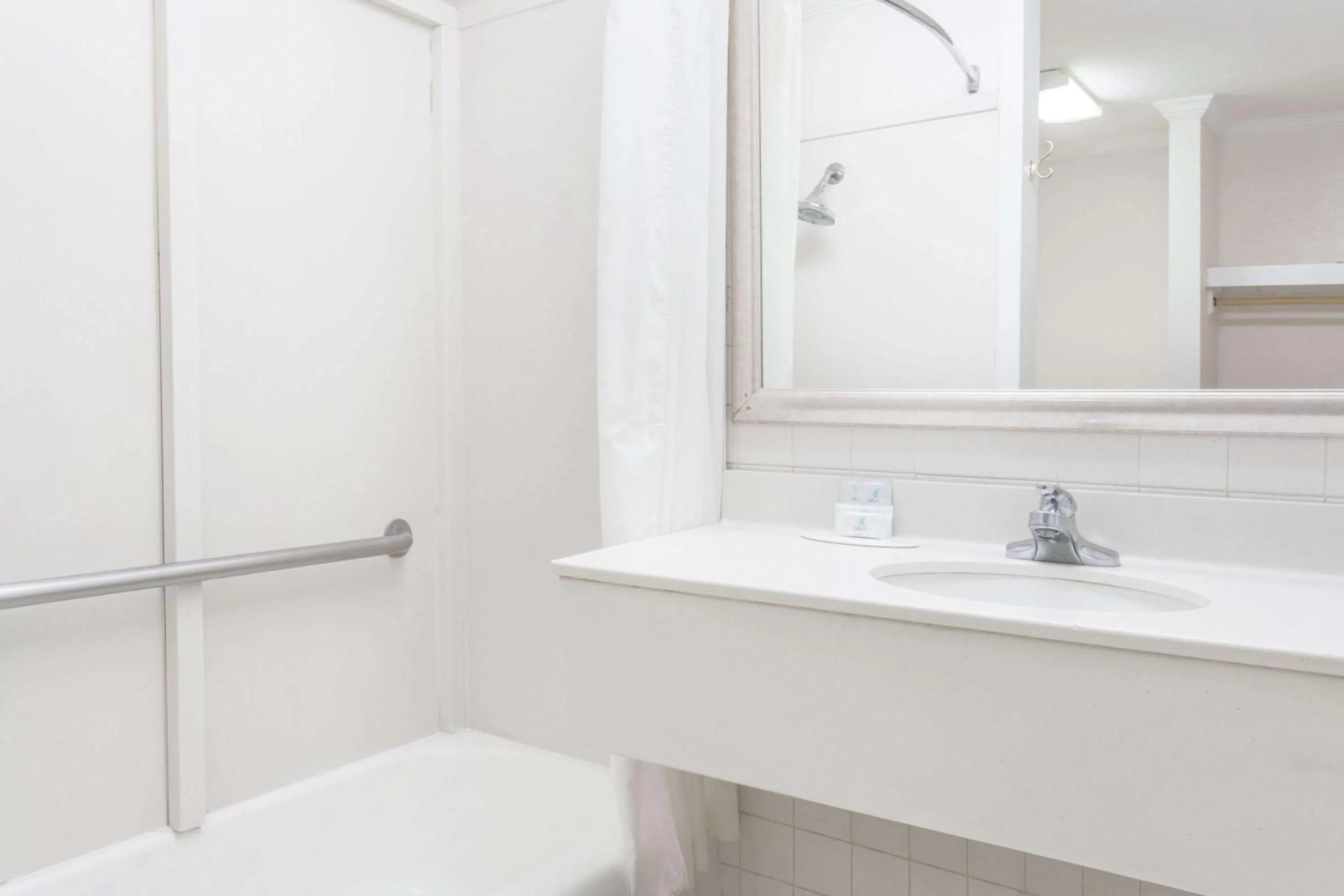 Photo of the whole room in Knights Inn Arcadia