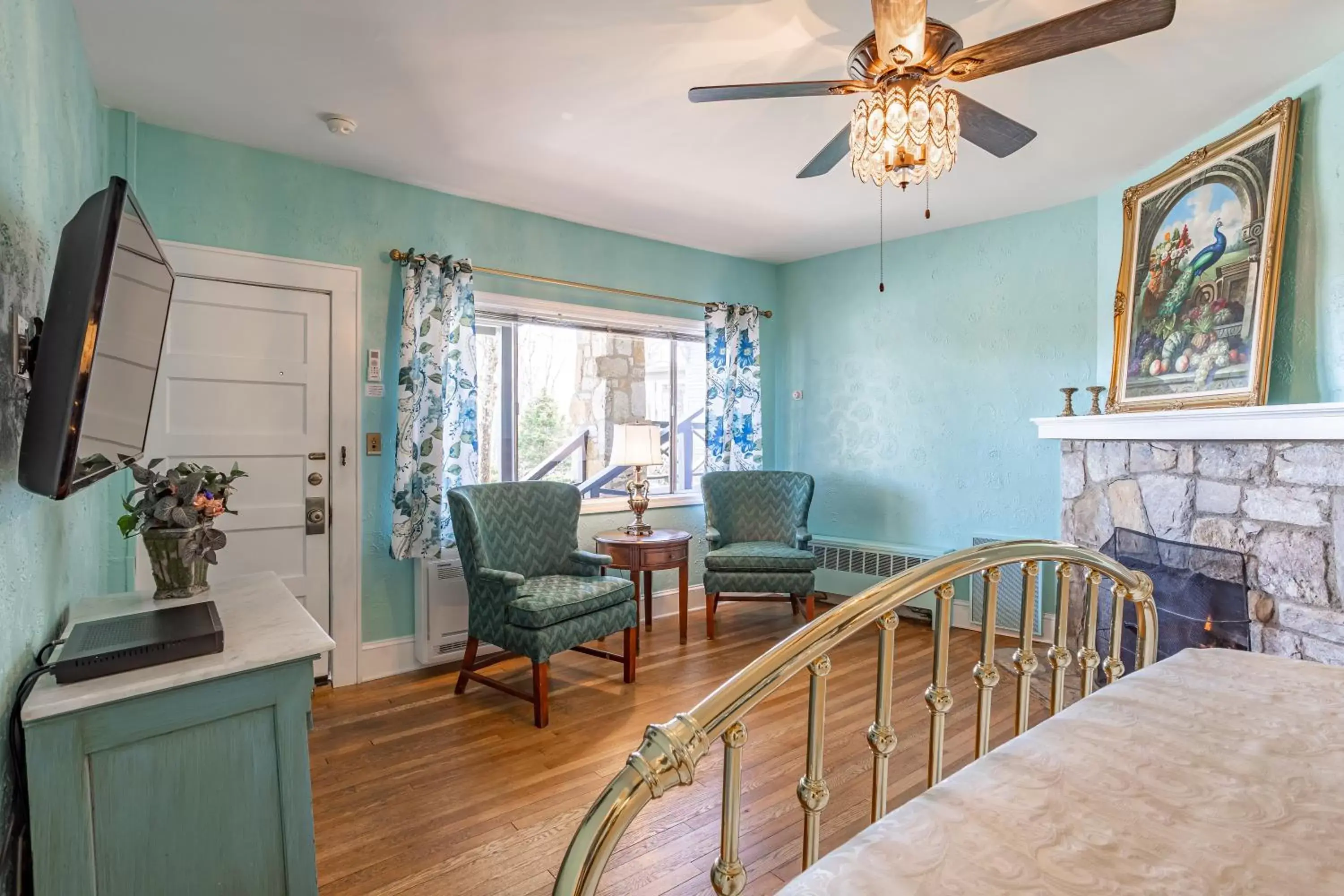 King Room in Echo Mountain Inn King Room in Echo Mountain Inn