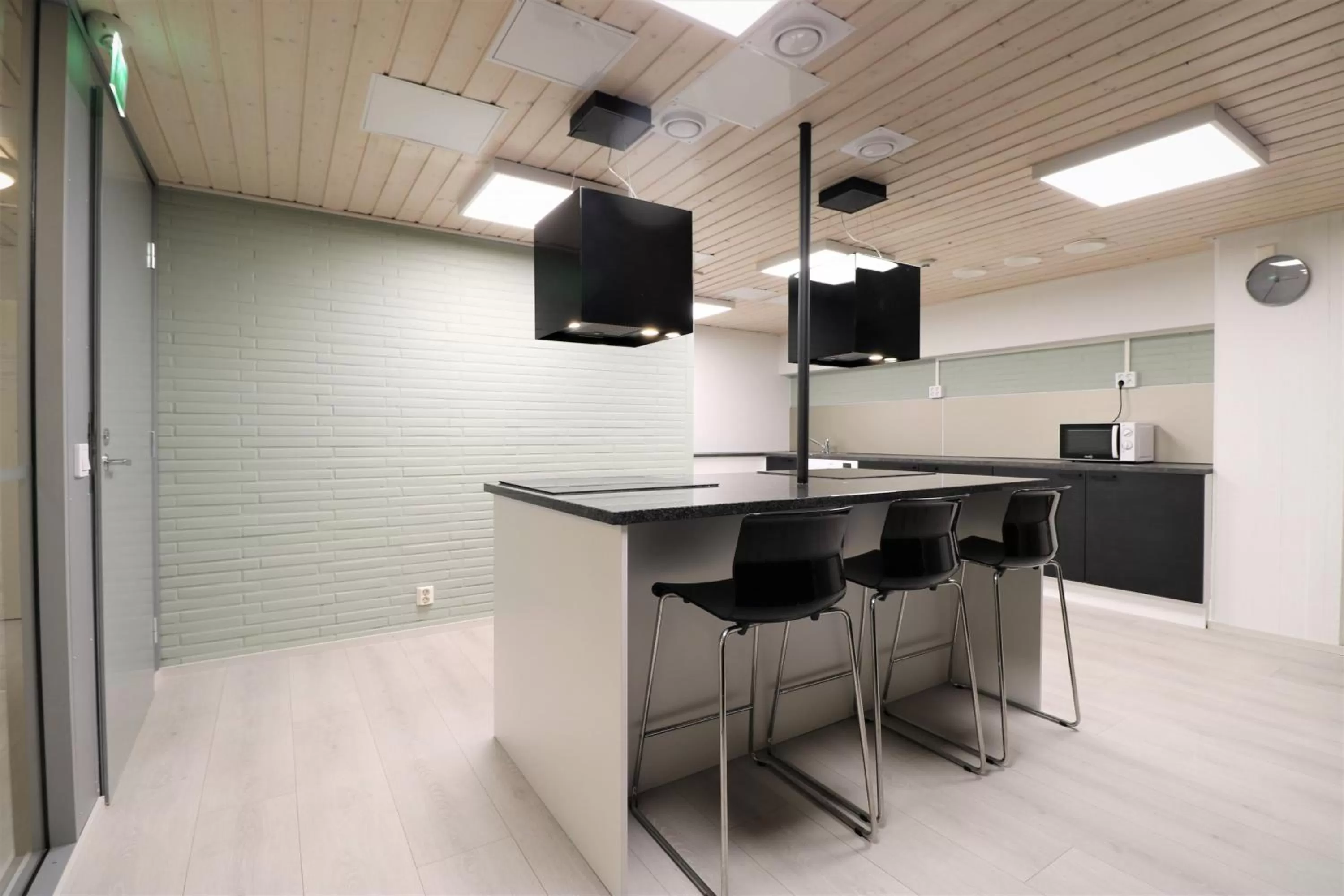 Kitchen or kitchenette in Forenom Aparthotel Helsinki Herttoniemi