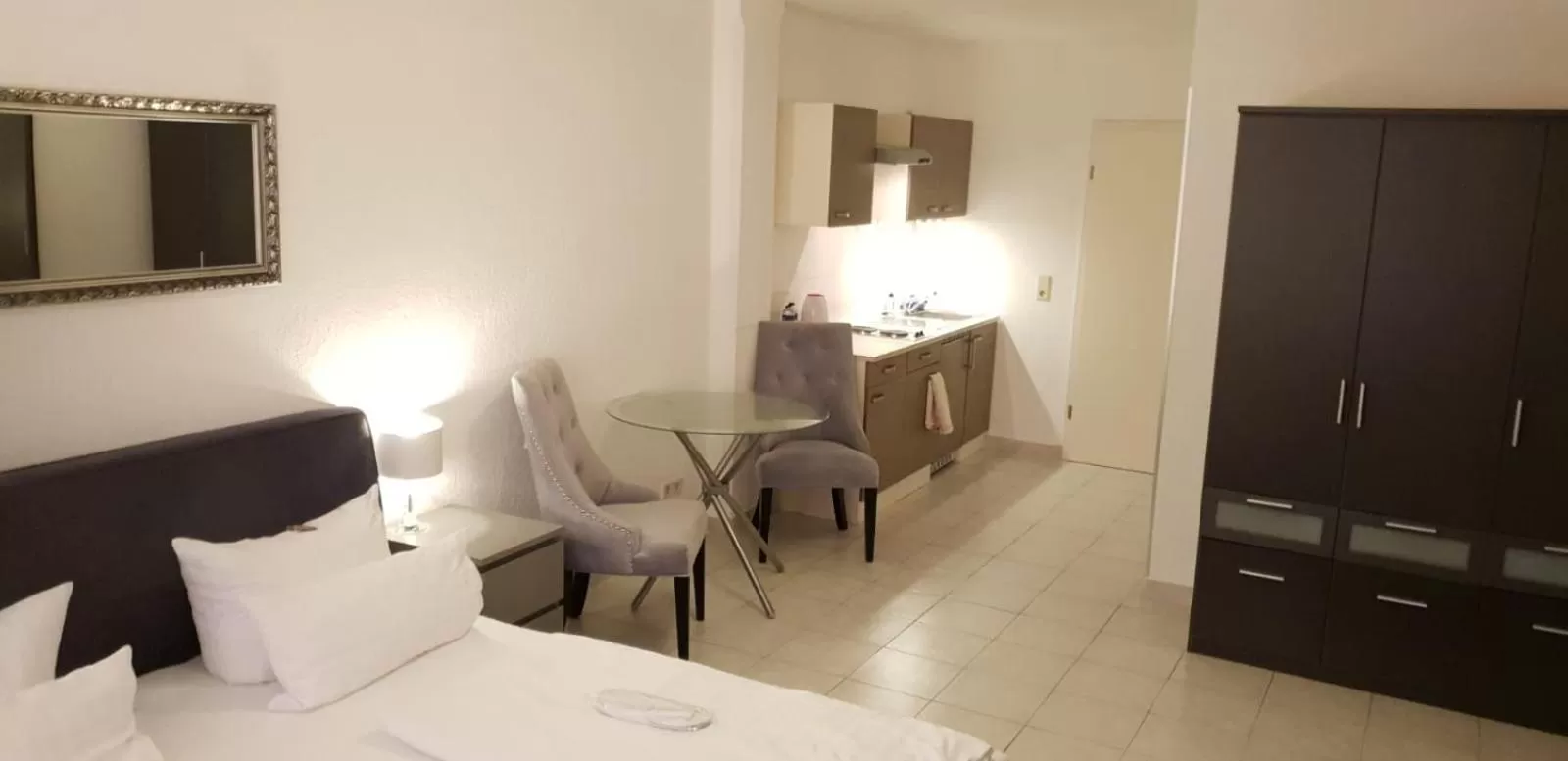 Photo of the whole room, Bed in Hotel Zur alten Stadtkellerei Leipzig