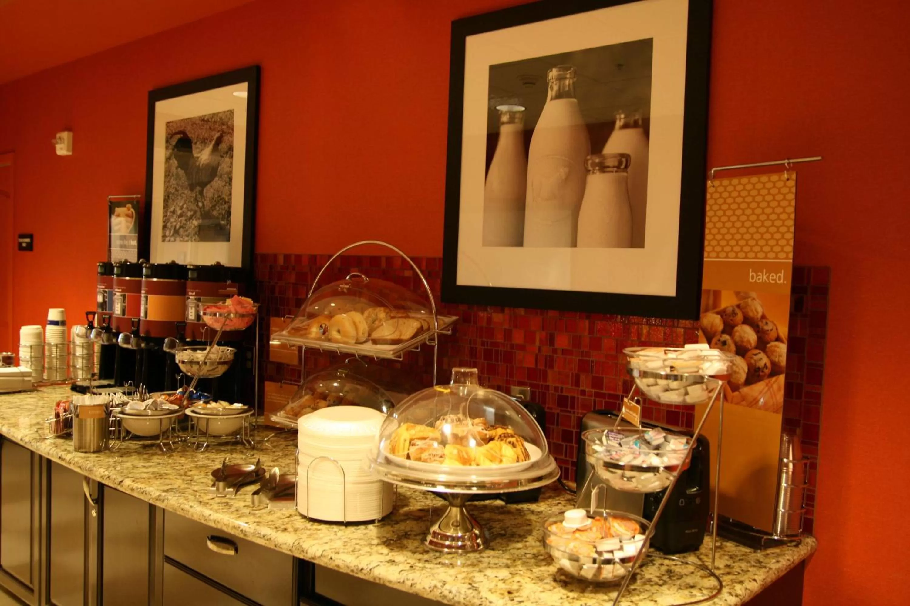 Dining area in Hampton Inn & Suites Phoenix Chandler Fashion Center