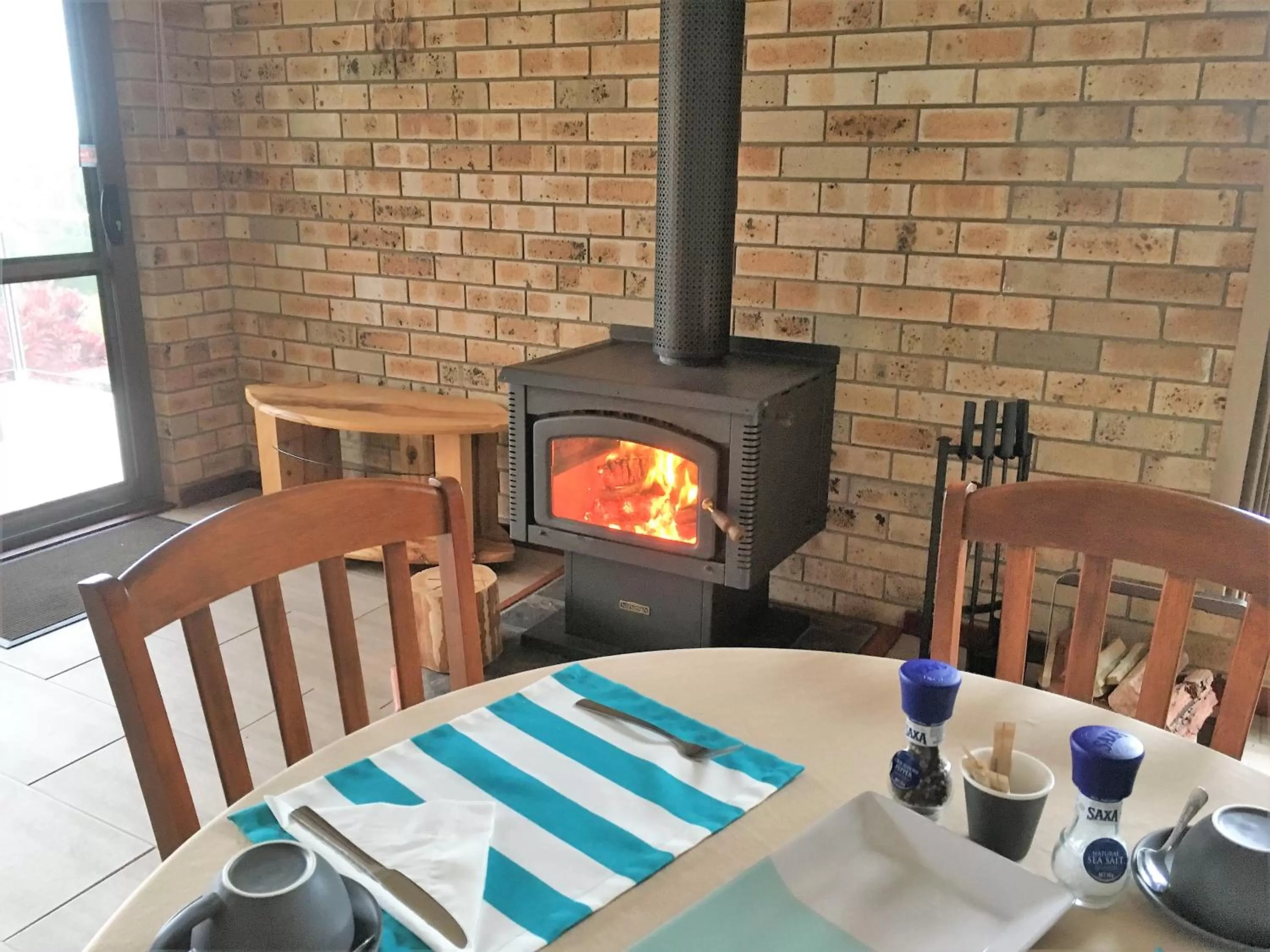 Communal lounge/ TV room in Riverside Rest Nambucca Heads