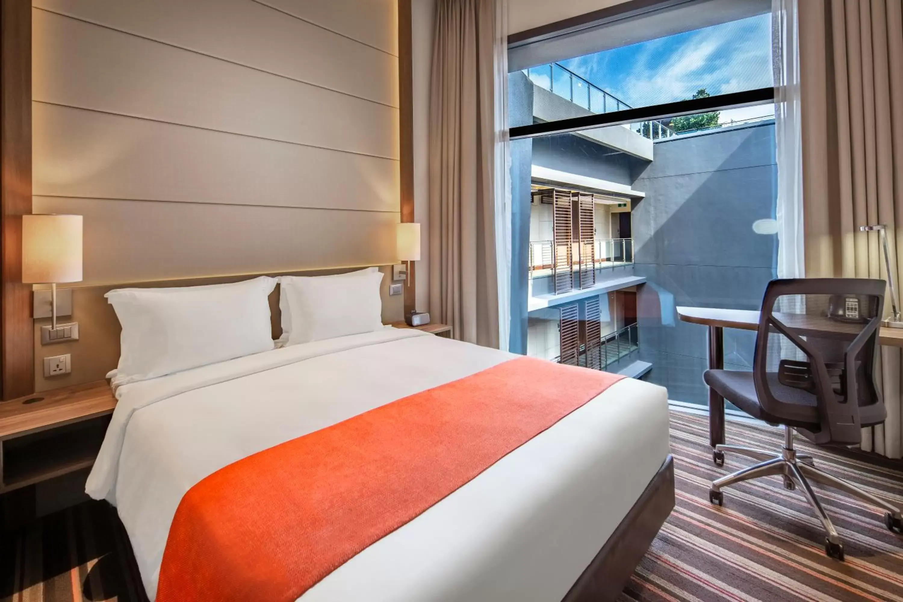 Standard Queen Room with Courtyard View - single occupancy - Free Breakfast in Holiday Inn Express Singapore Clarke Quay by IHG Standard Queen Room with Courtyard View - single occupancy - Free Breakfast in Holiday Inn Express Singapore Clarke Quay by IHG