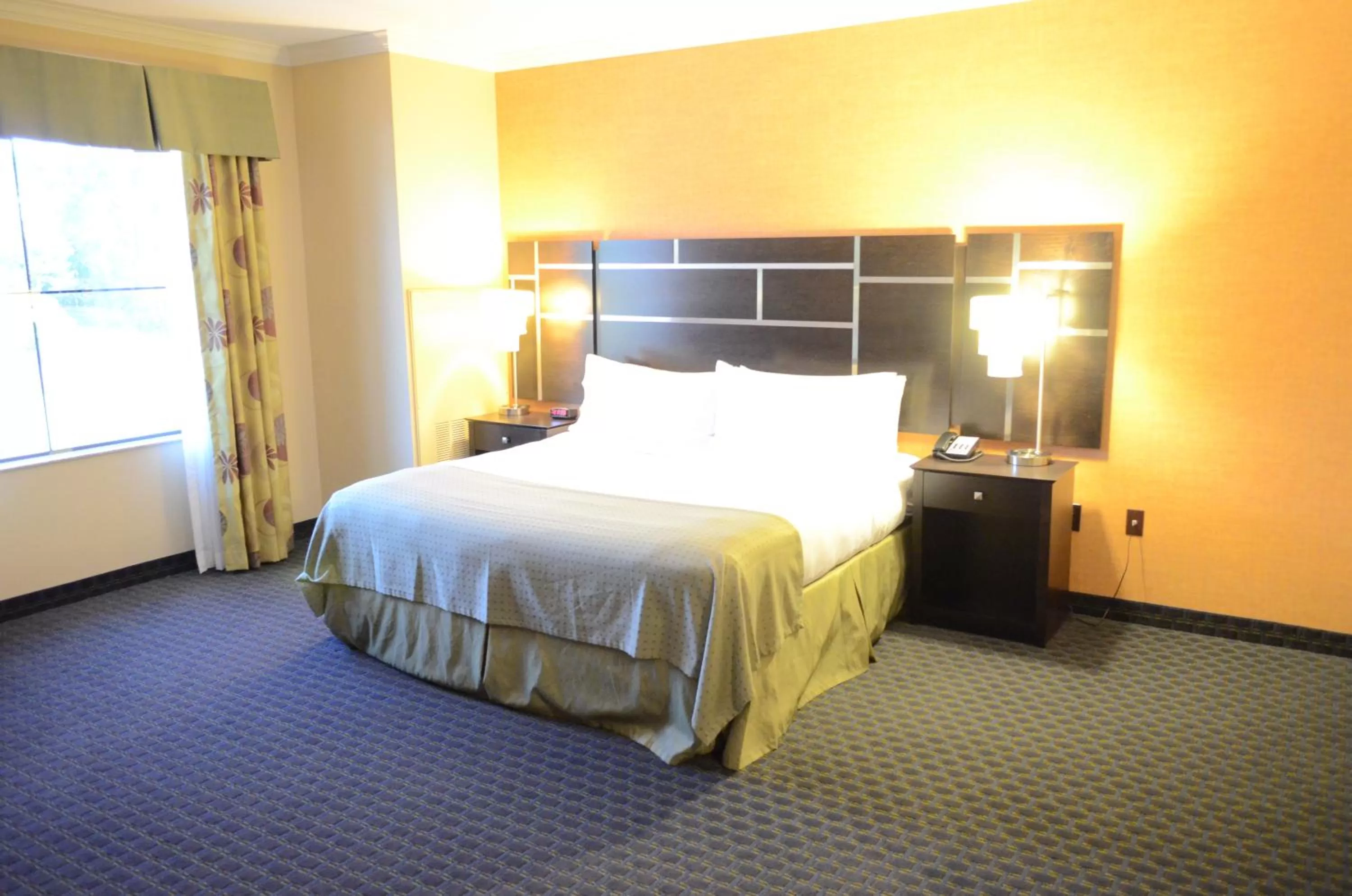 Bed in Holiday Inn Houston East-Channelview by IHG