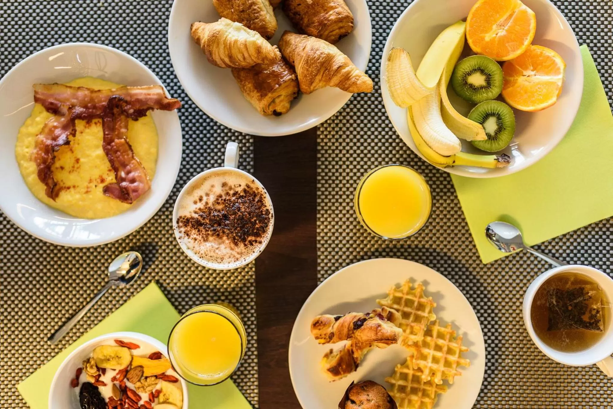 Continental breakfast in Hôtel Le Bayonne