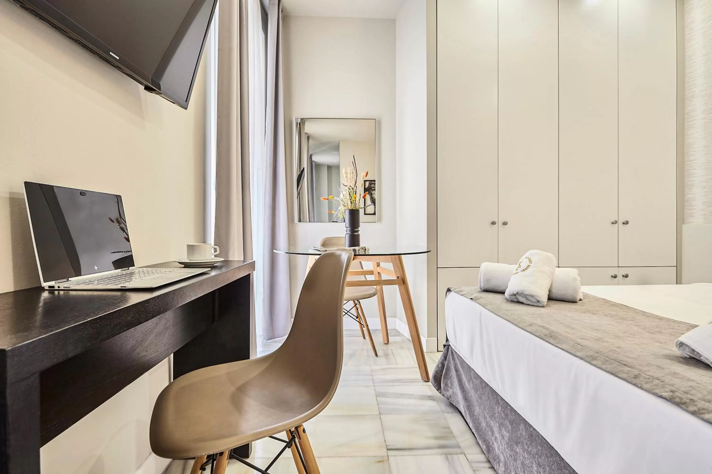 TV/Entertainment Center in Hello Alicante Apartamentos