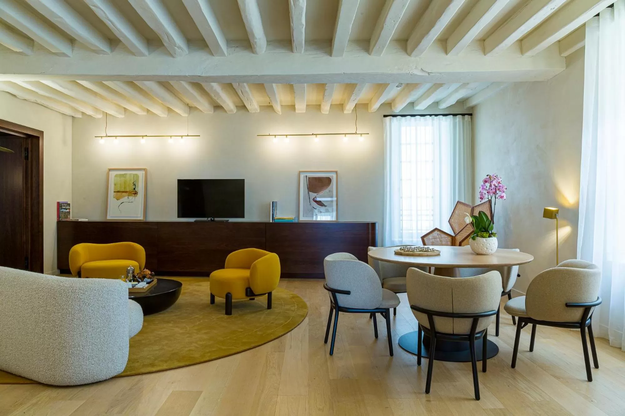 Bed in Hôtel de Pavie