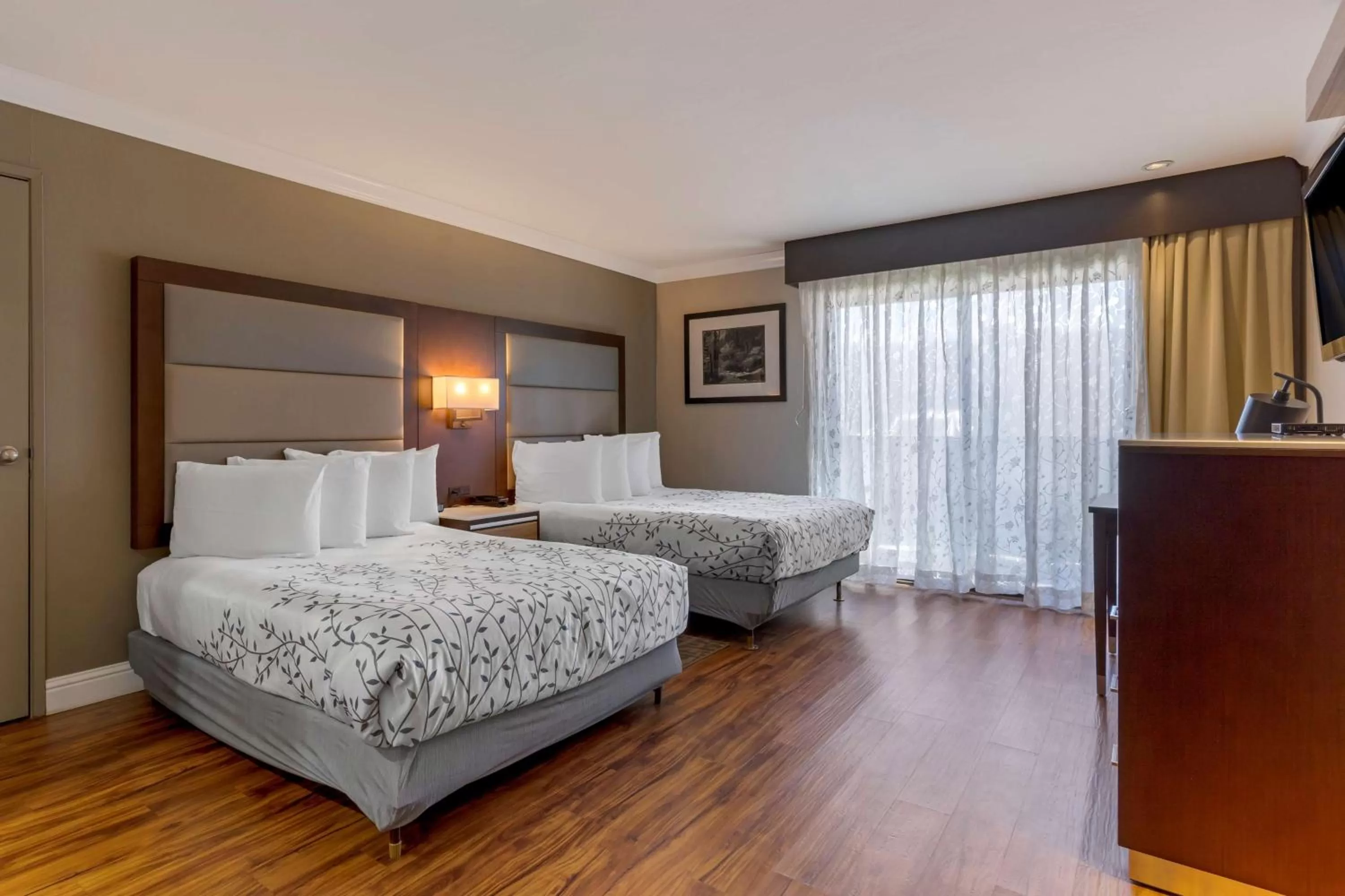 Bedroom, Bed in Best Western Plus Forest Park Inn