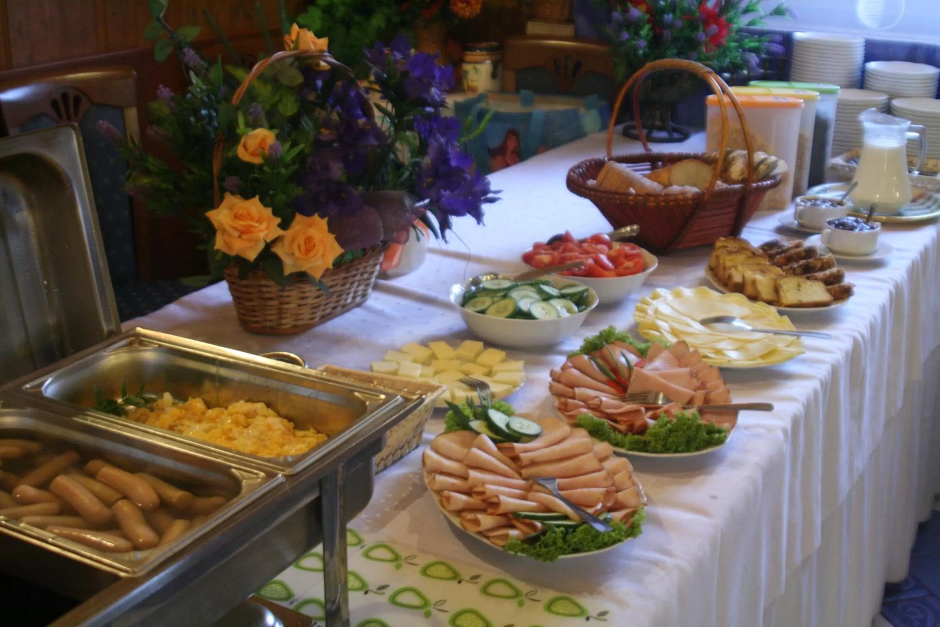 Restaurant/places to eat in Hotel Daisy Budget