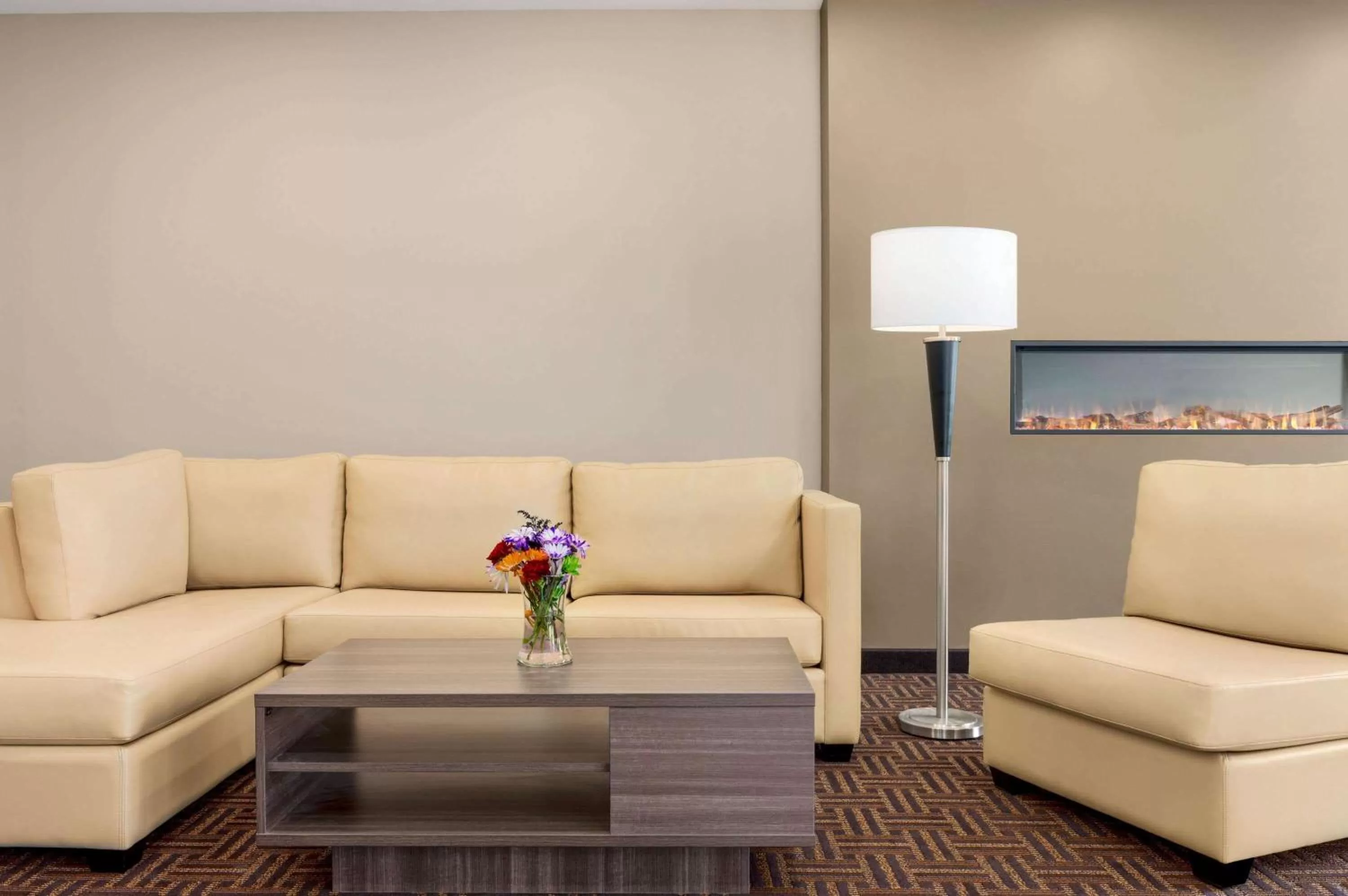 Lobby or reception in Super 8 by Wyndham Thompson