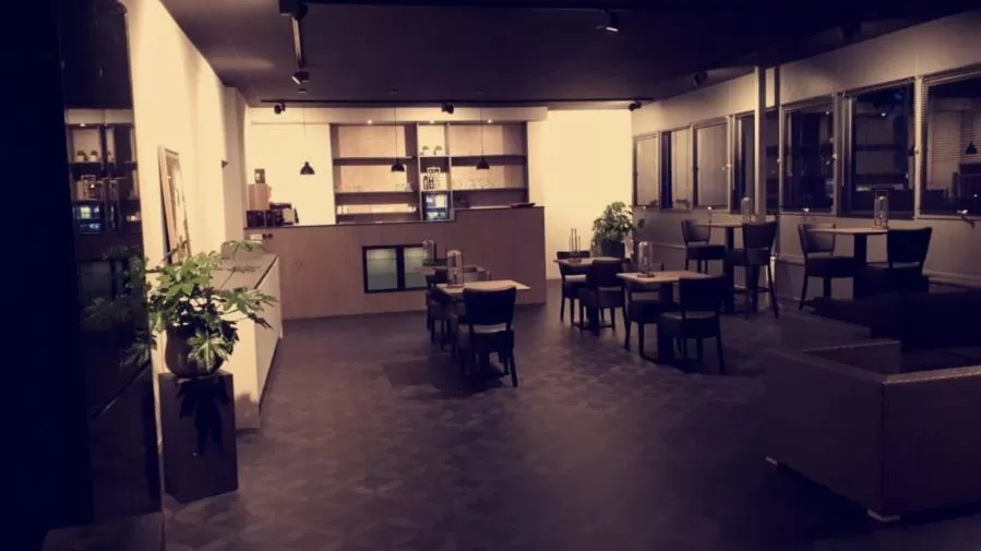 Restaurant/Places to Eat in B&B de Wilhelminaschool