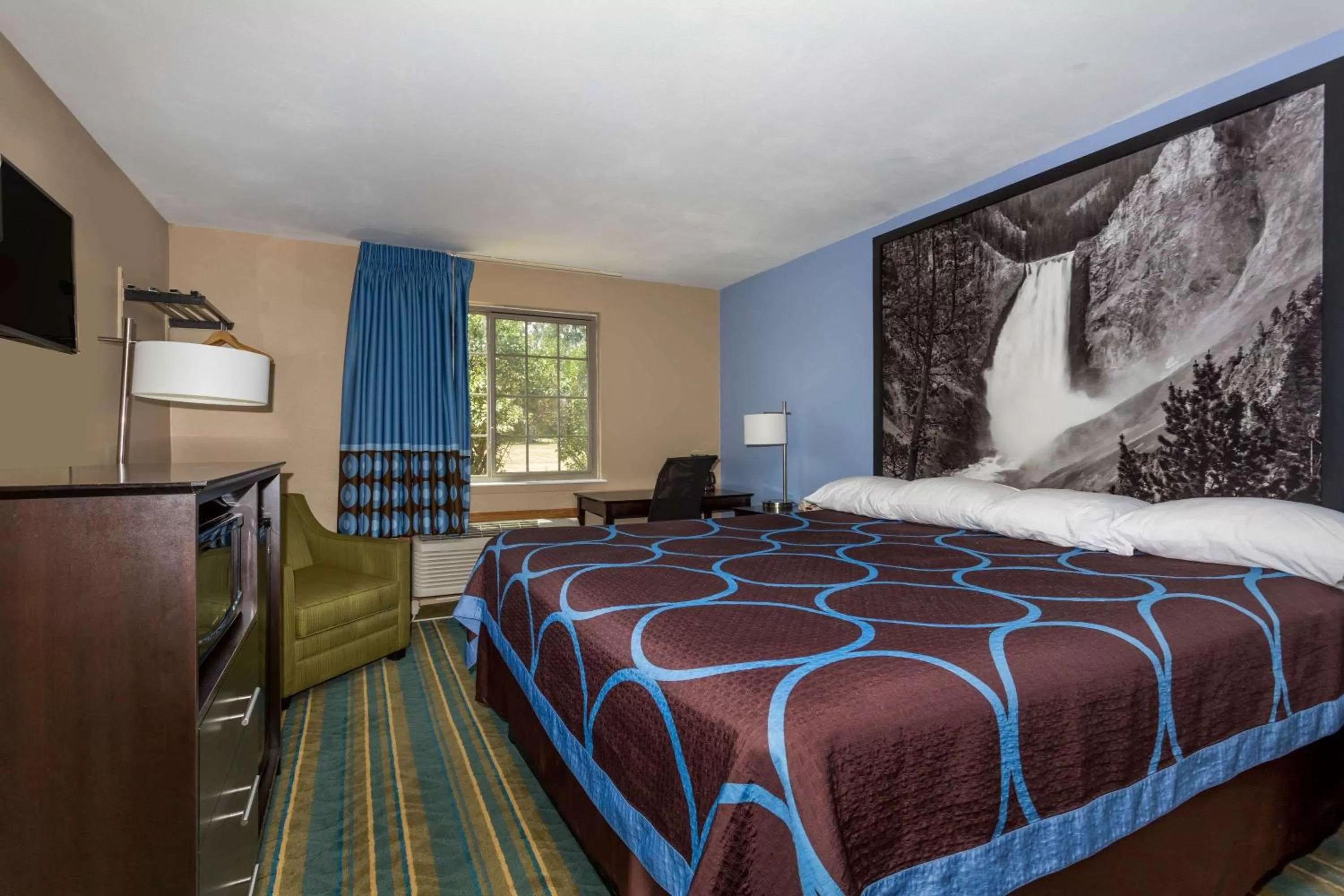 Photo of the whole room, Bed in Super 8 by Wyndham Douglas