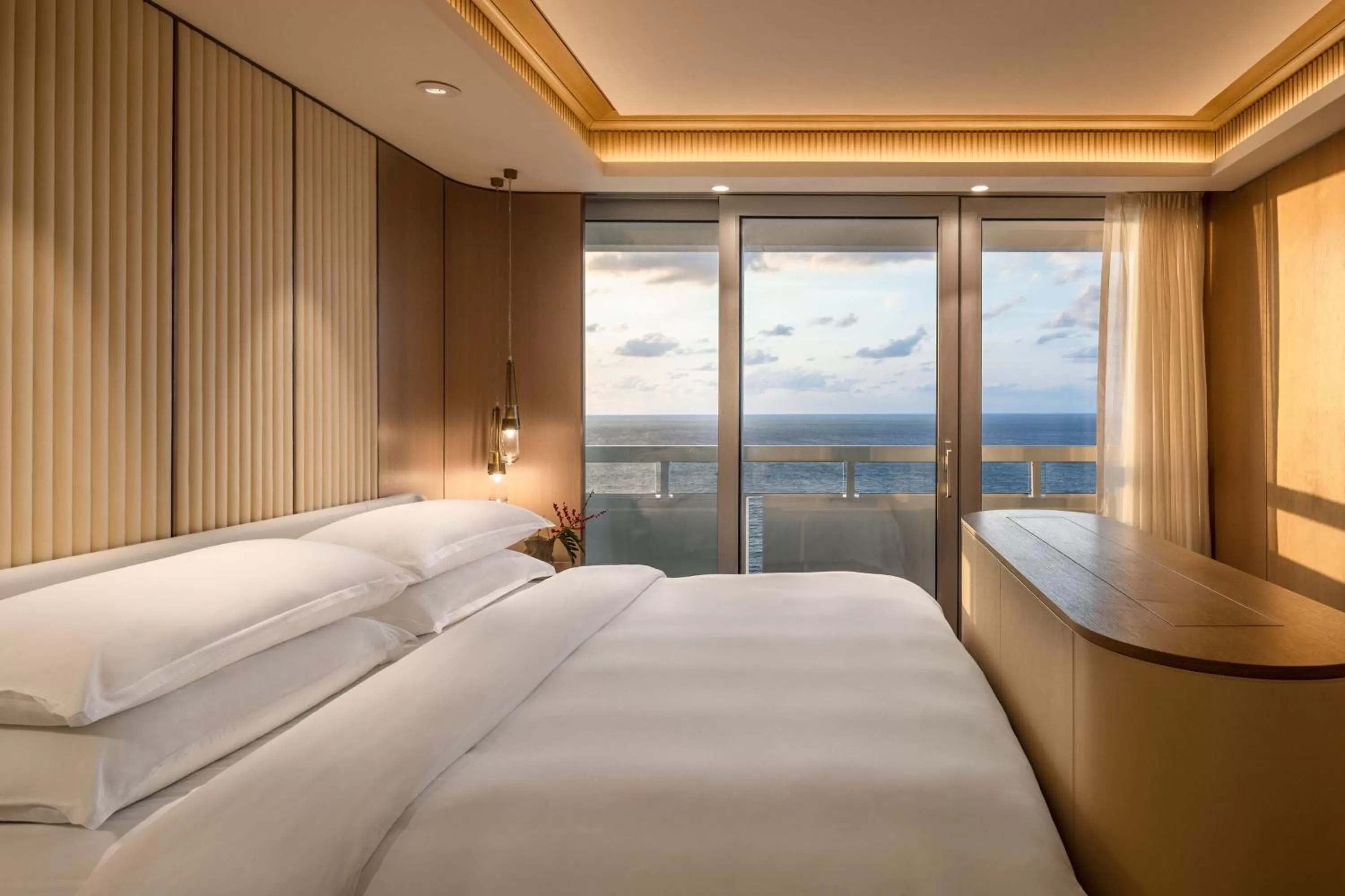 Bedroom, Bed in Sheraton Grand Tel Aviv