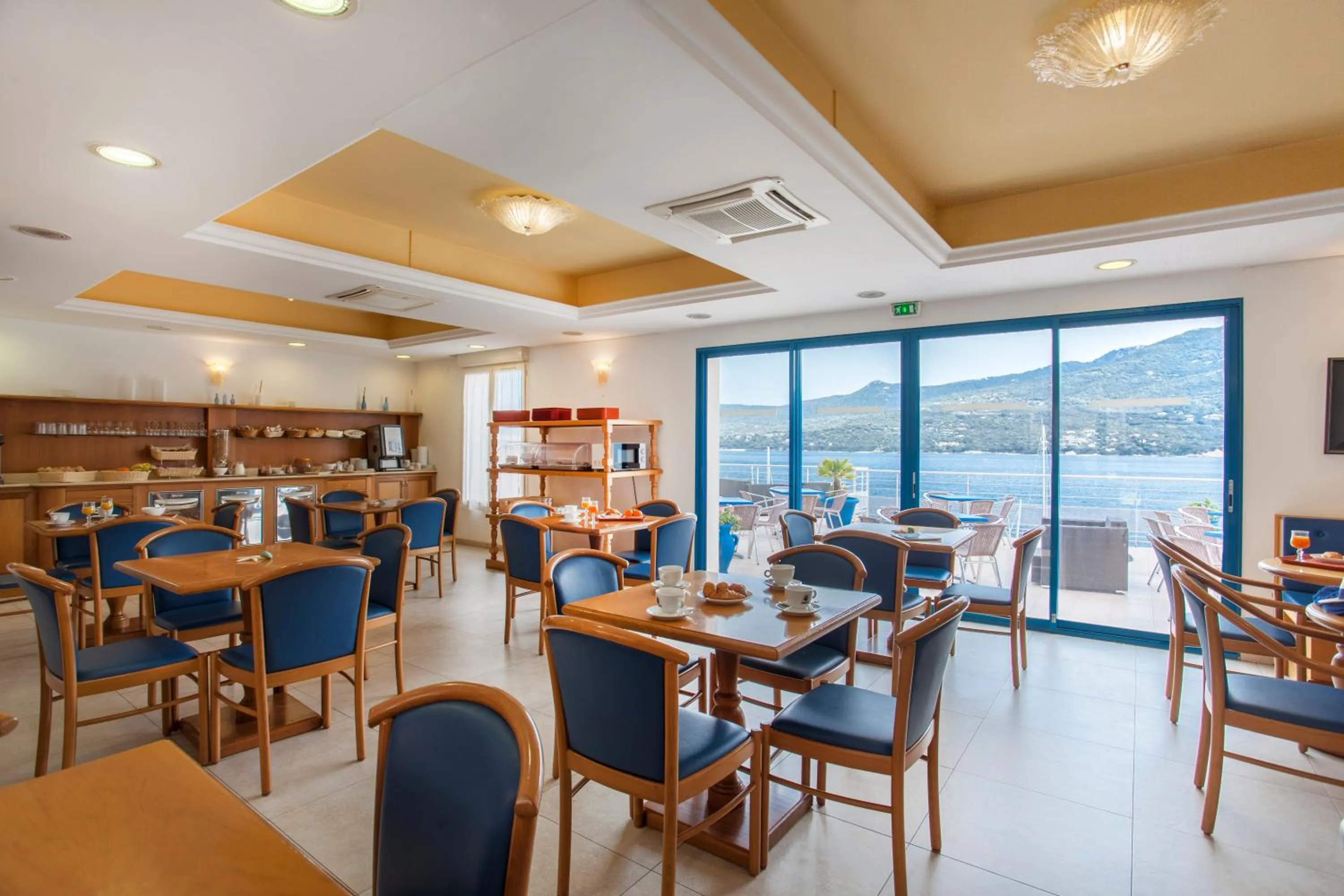 Lounge or bar in Le Neptune & Spa