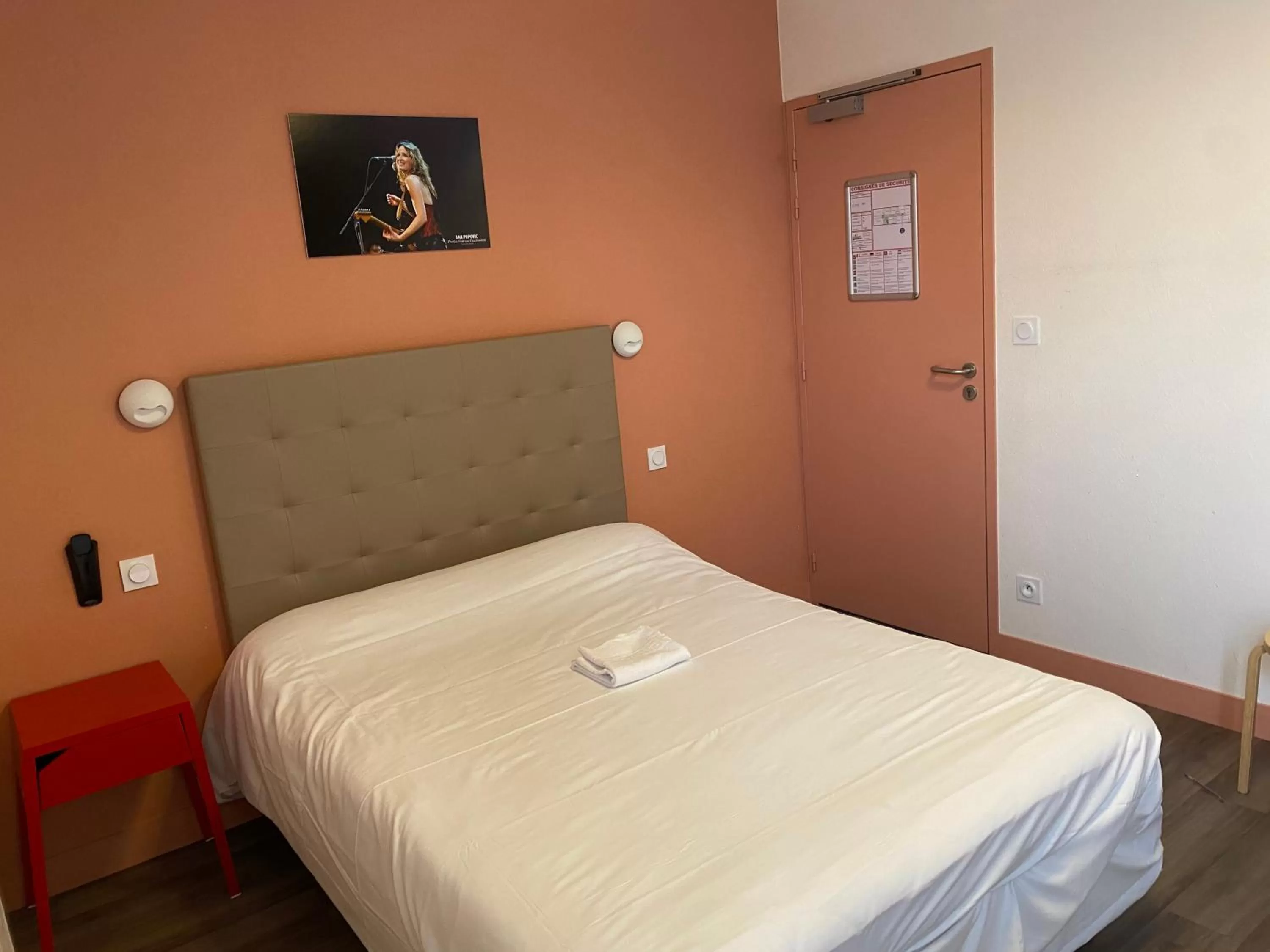 Bed in Hotel le Faisan