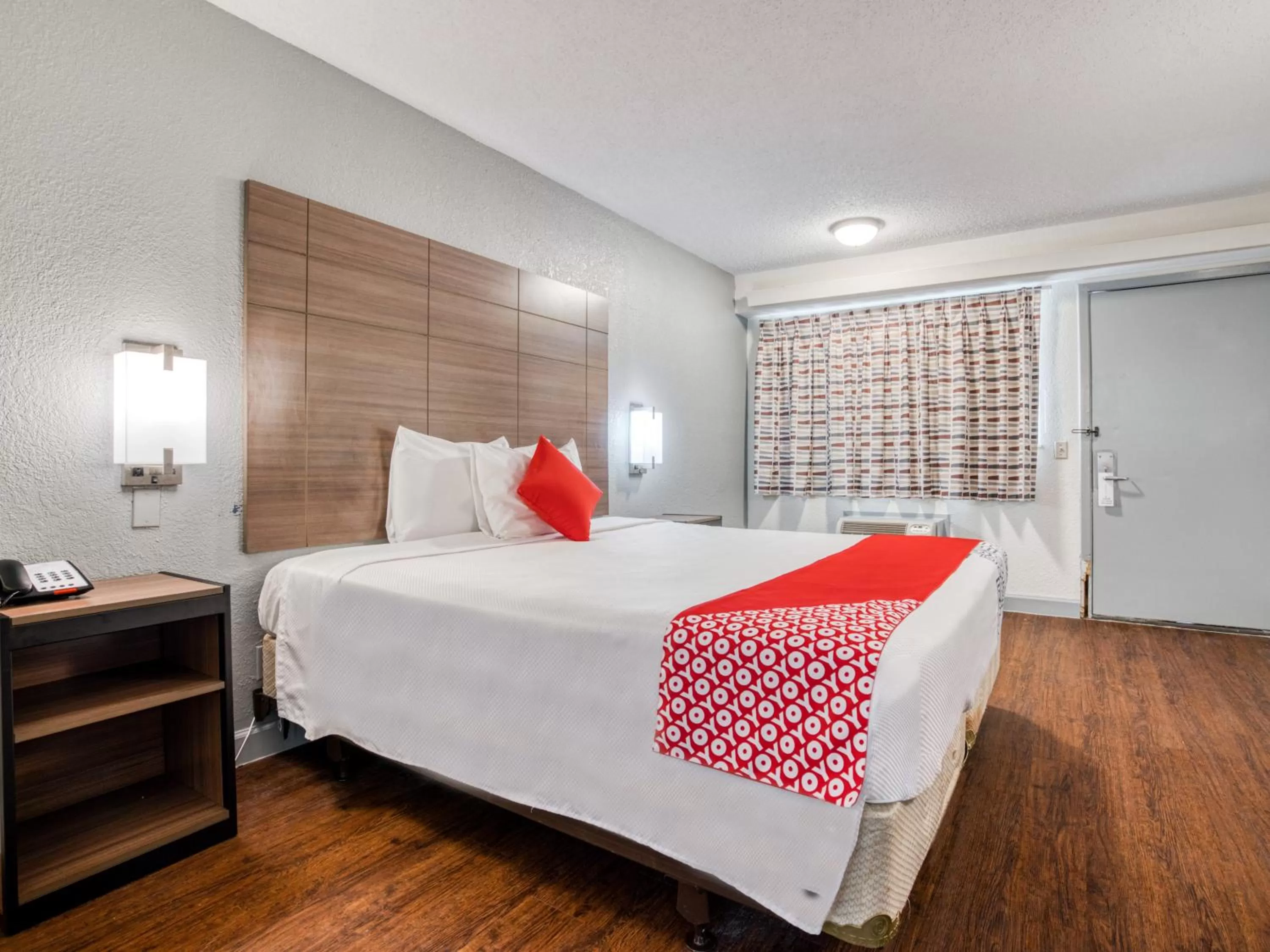 Bedroom, Bed in Dallas Love Field Inn