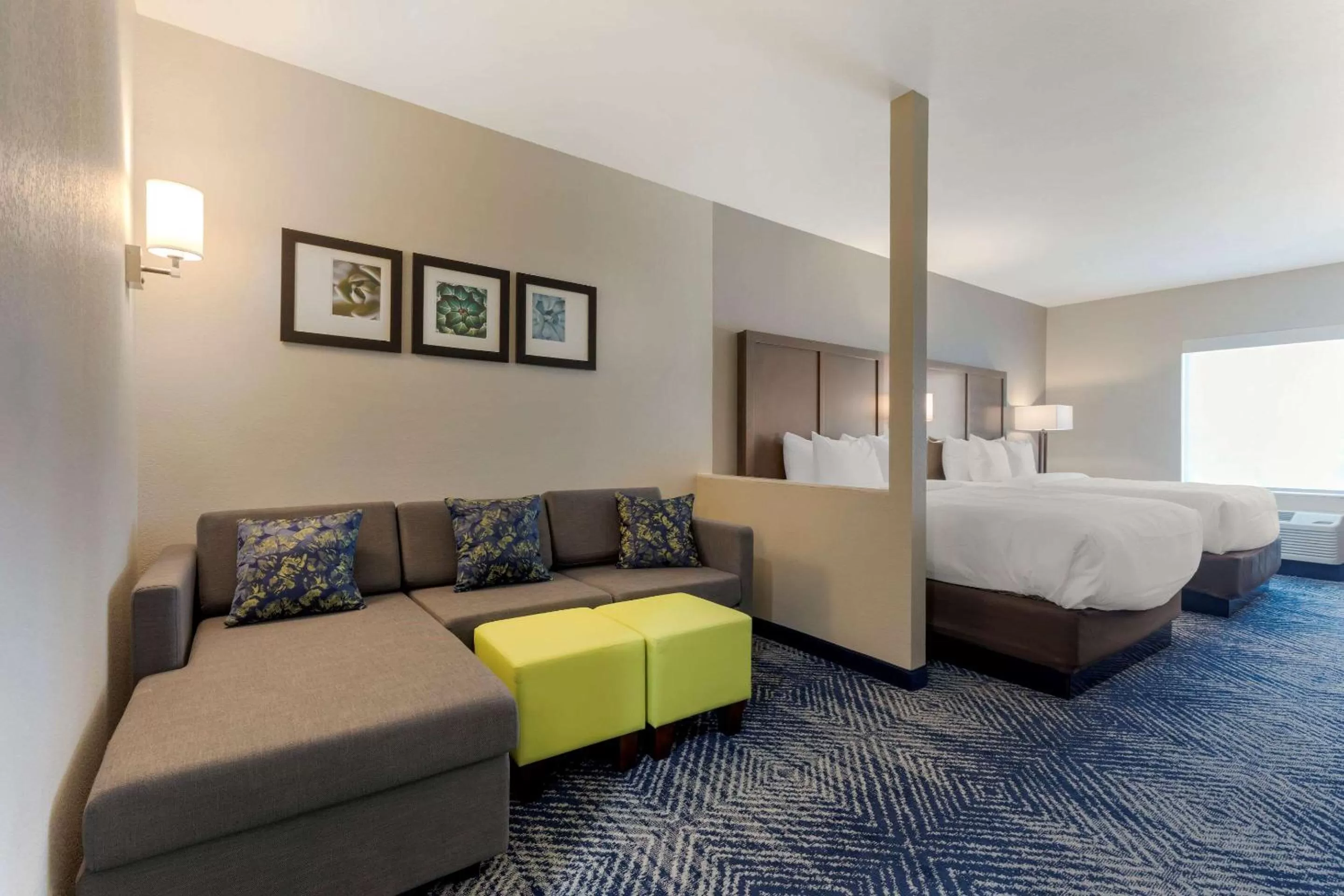 Photo of the whole room, Bed in Comfort Inn & Suites Balch Springs - SE Dallas