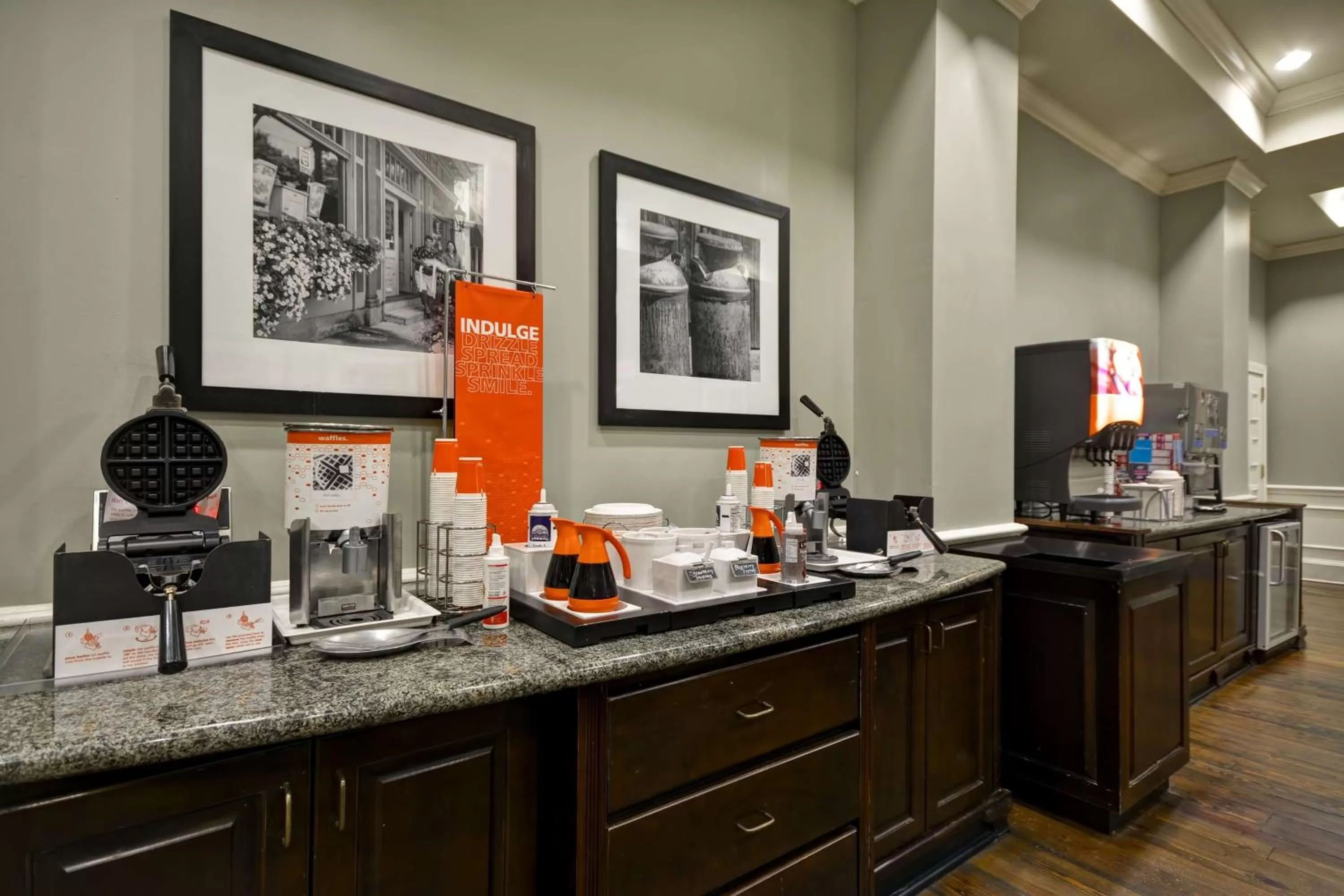 Restaurant/places to eat in Hampton Inn & Suites Savannah Historic District