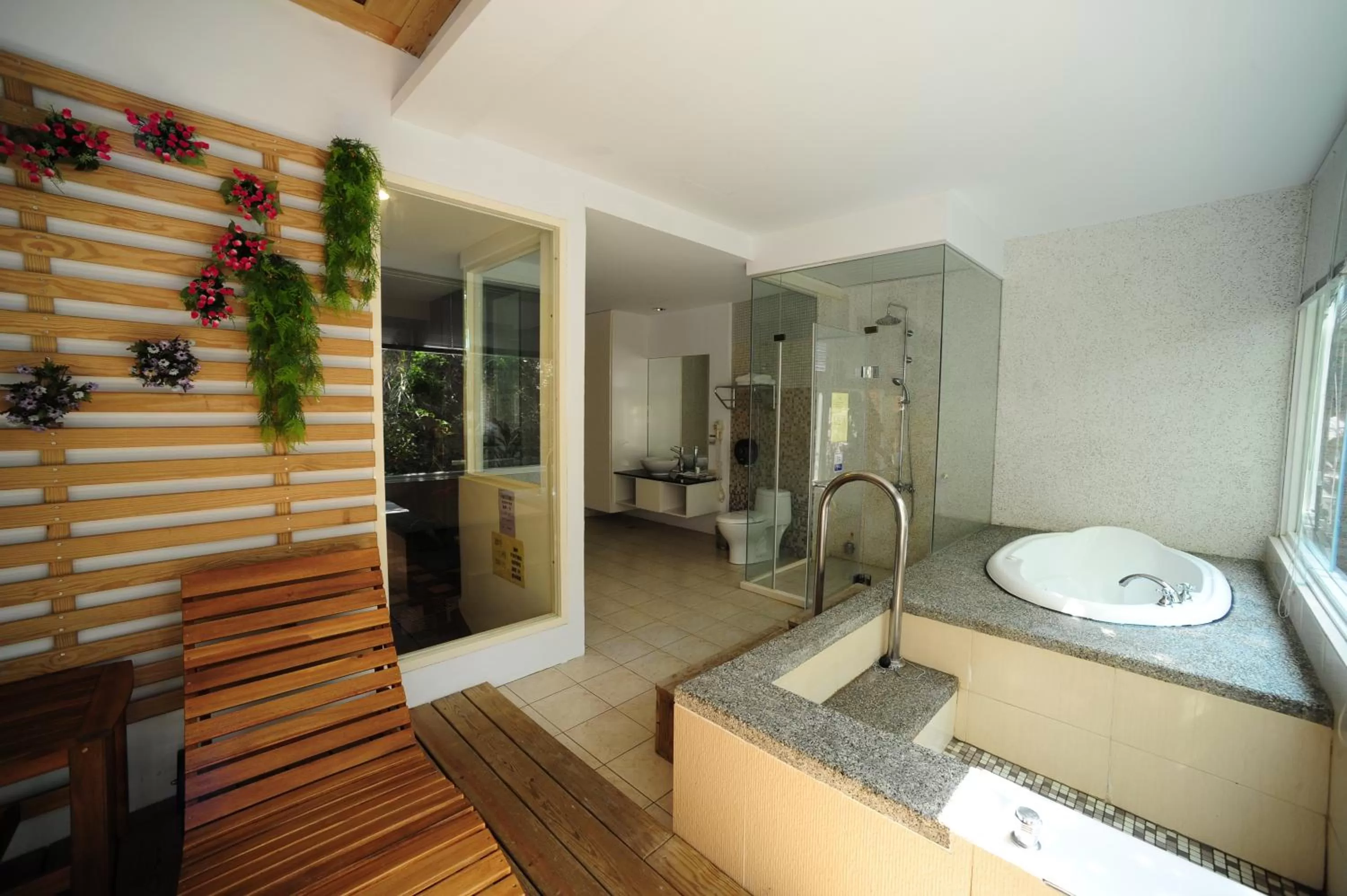 Bathroom in Golden Motel