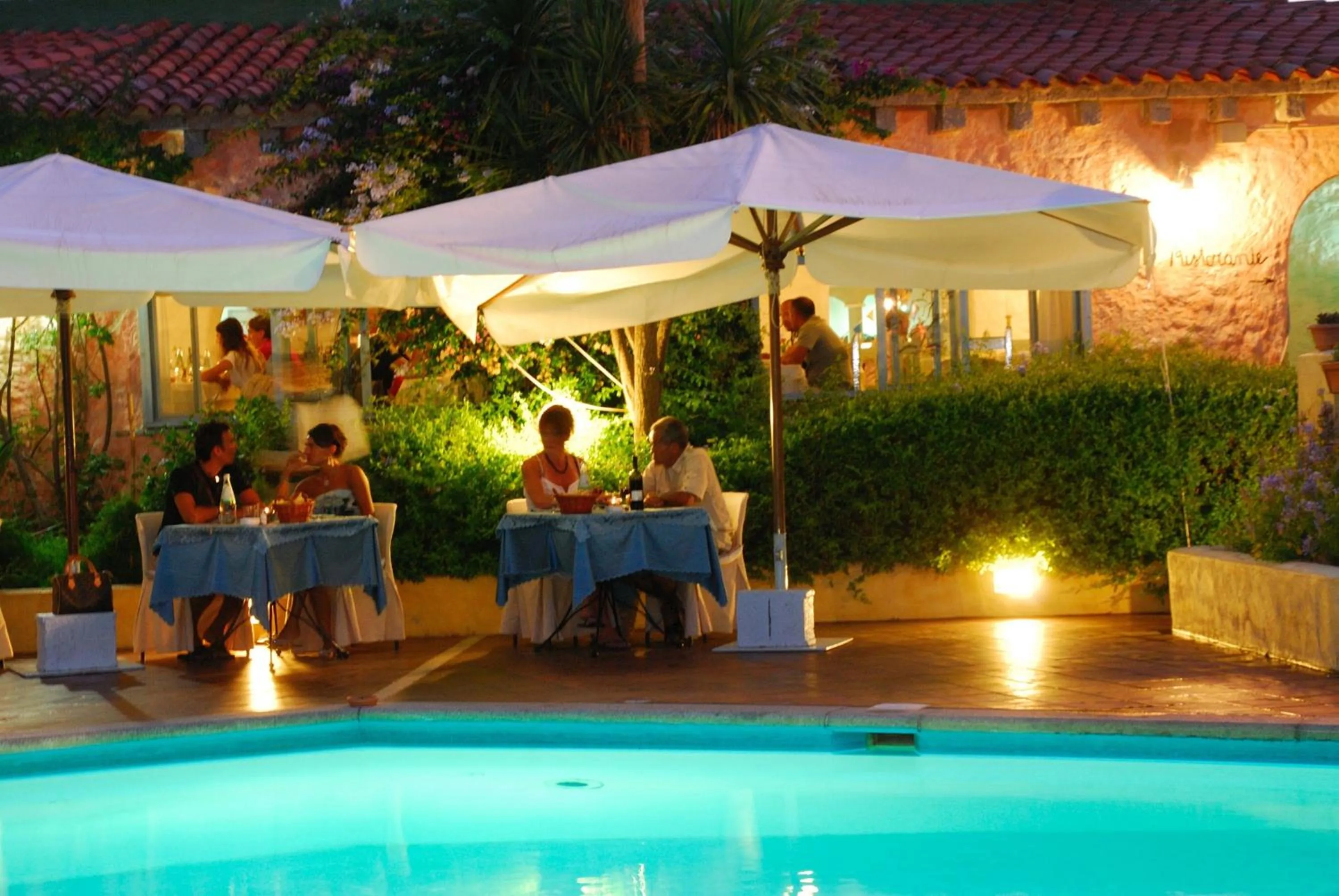 Restaurant/places to eat in Hotel Stefania Boutique Hotel by the Beach