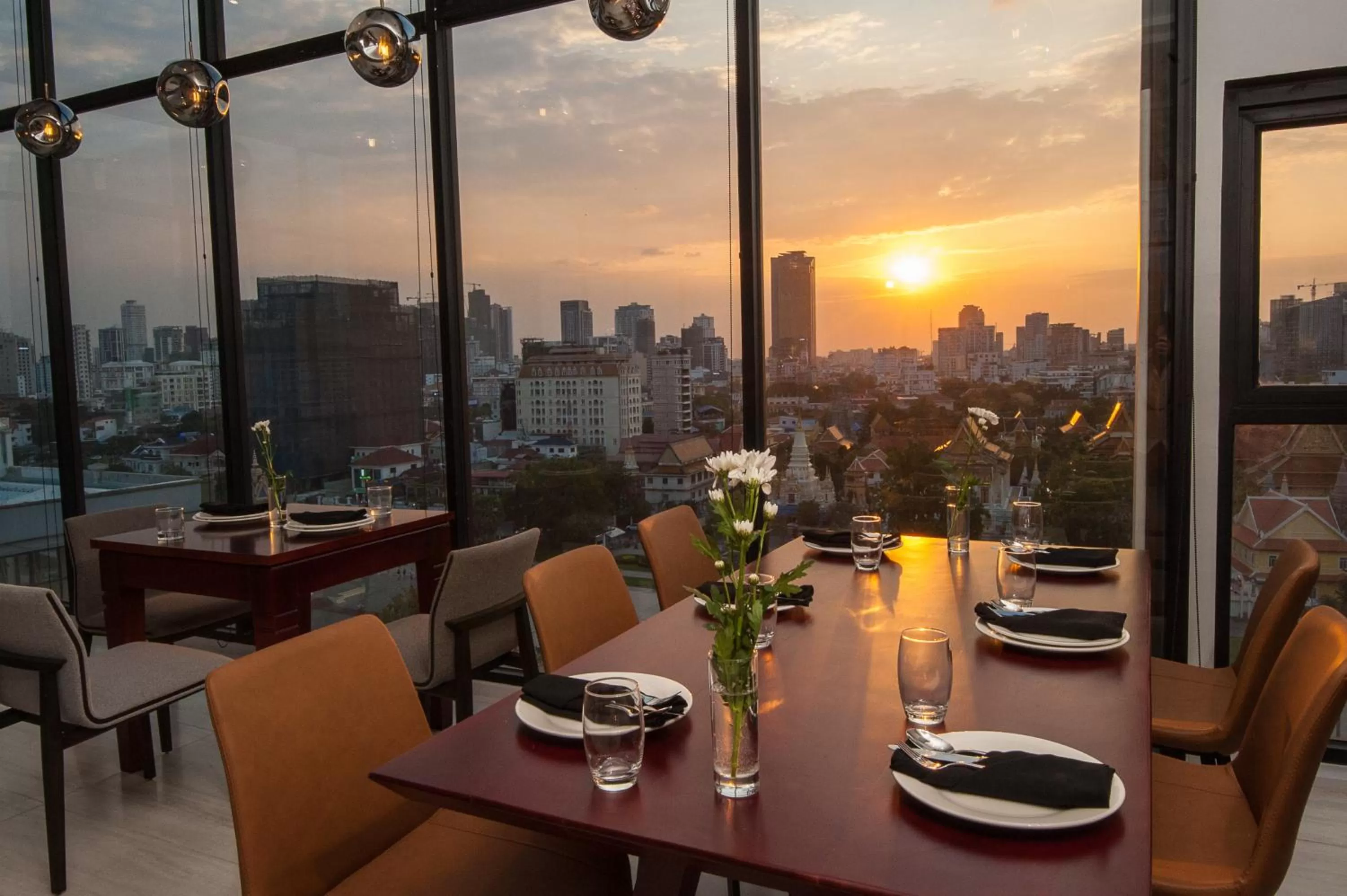 Restaurant/places to eat in GLOW PARK HOTEL Grand Royal Palace