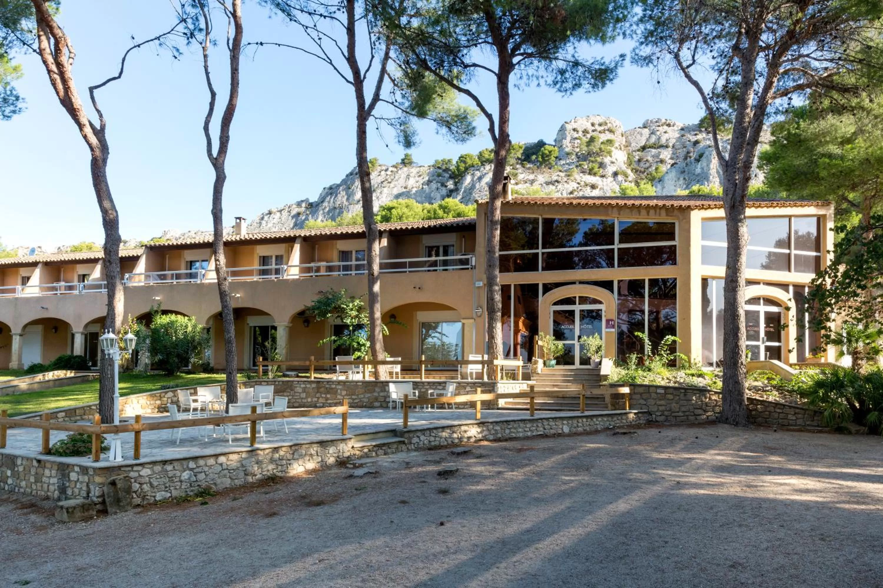 Property building in Best Western Domaine de Roquerousse