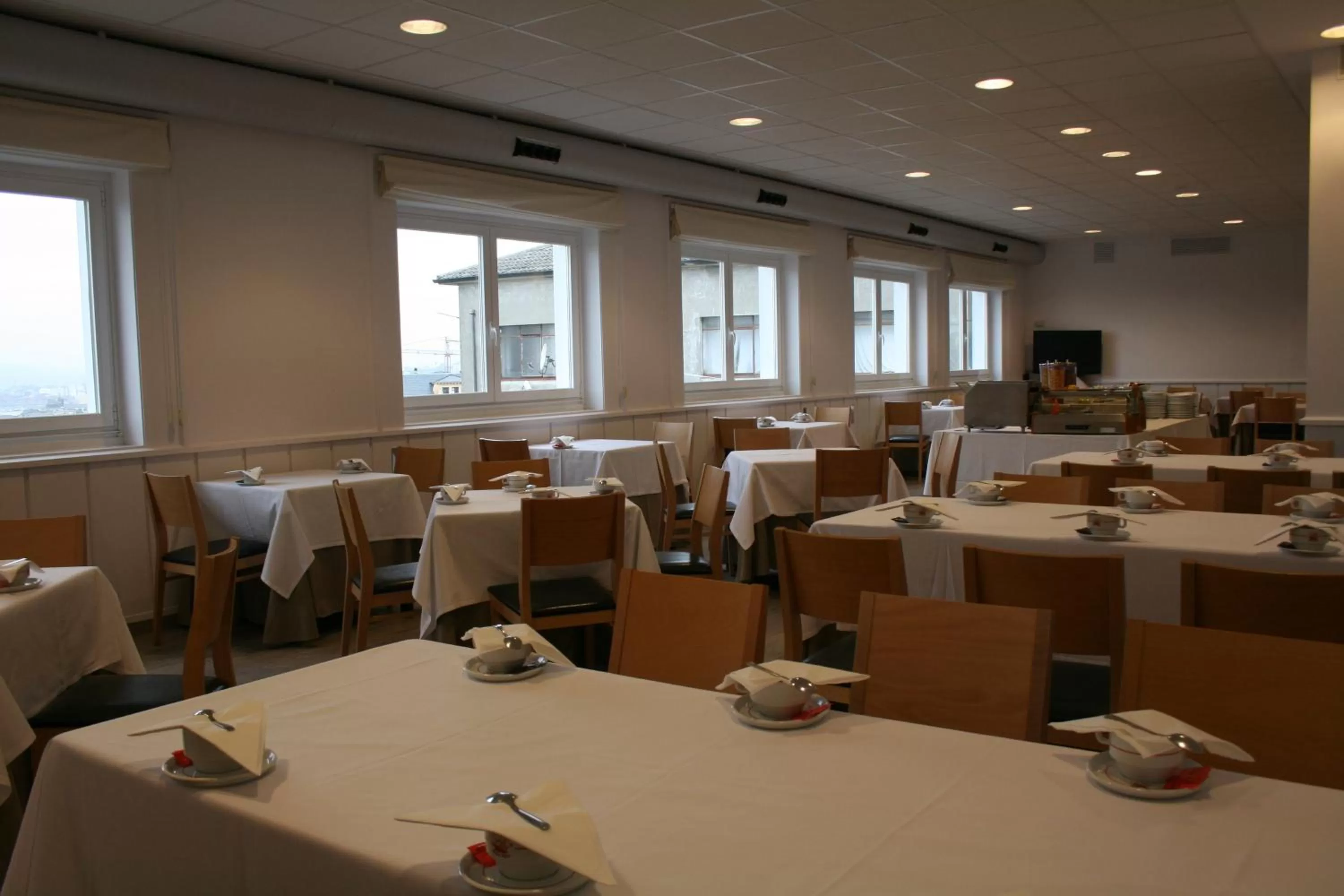 Restaurant/places to eat in Hotel Mendez Nuñez