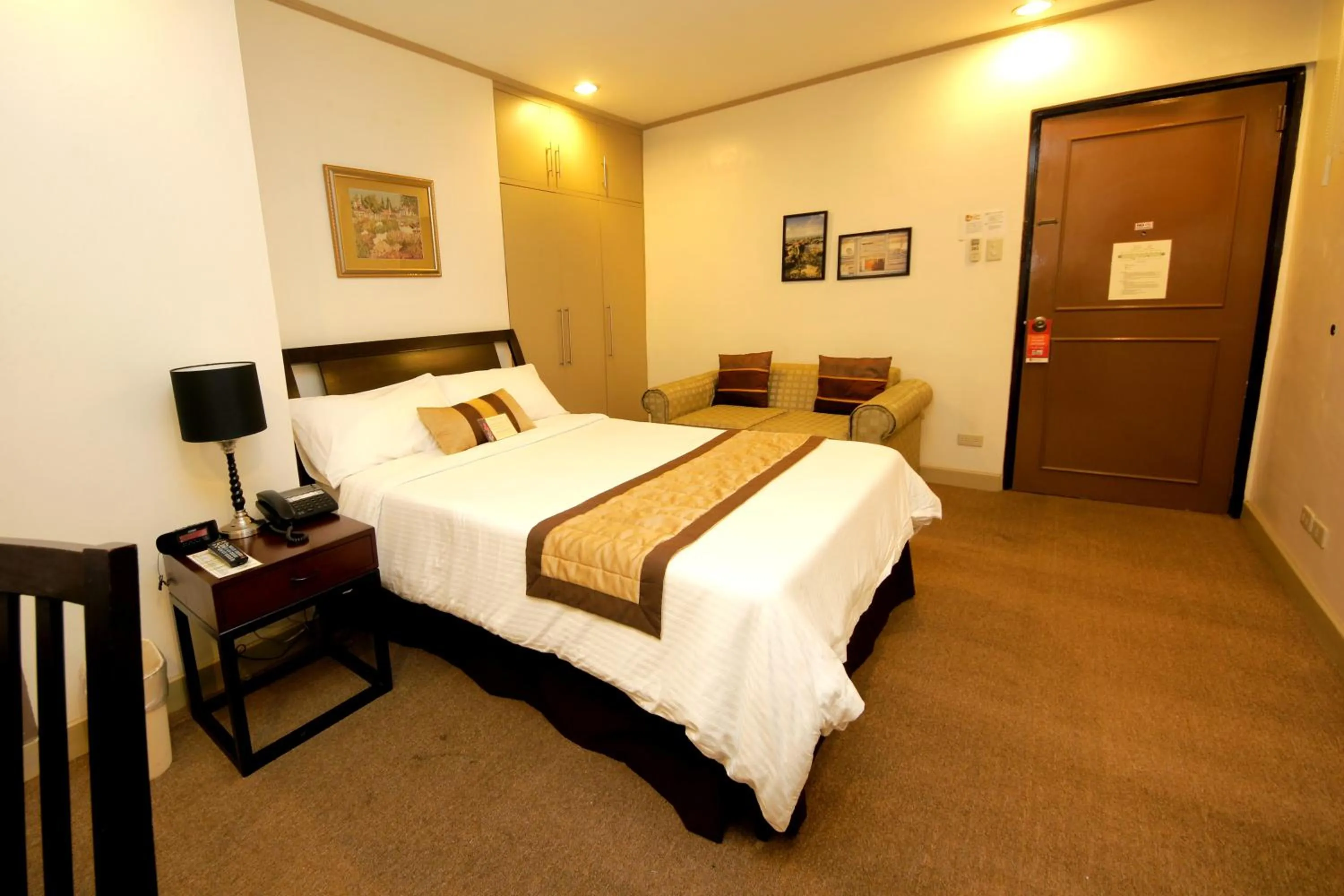 Bathroom, Bed in Casa Pura Inn and Suites