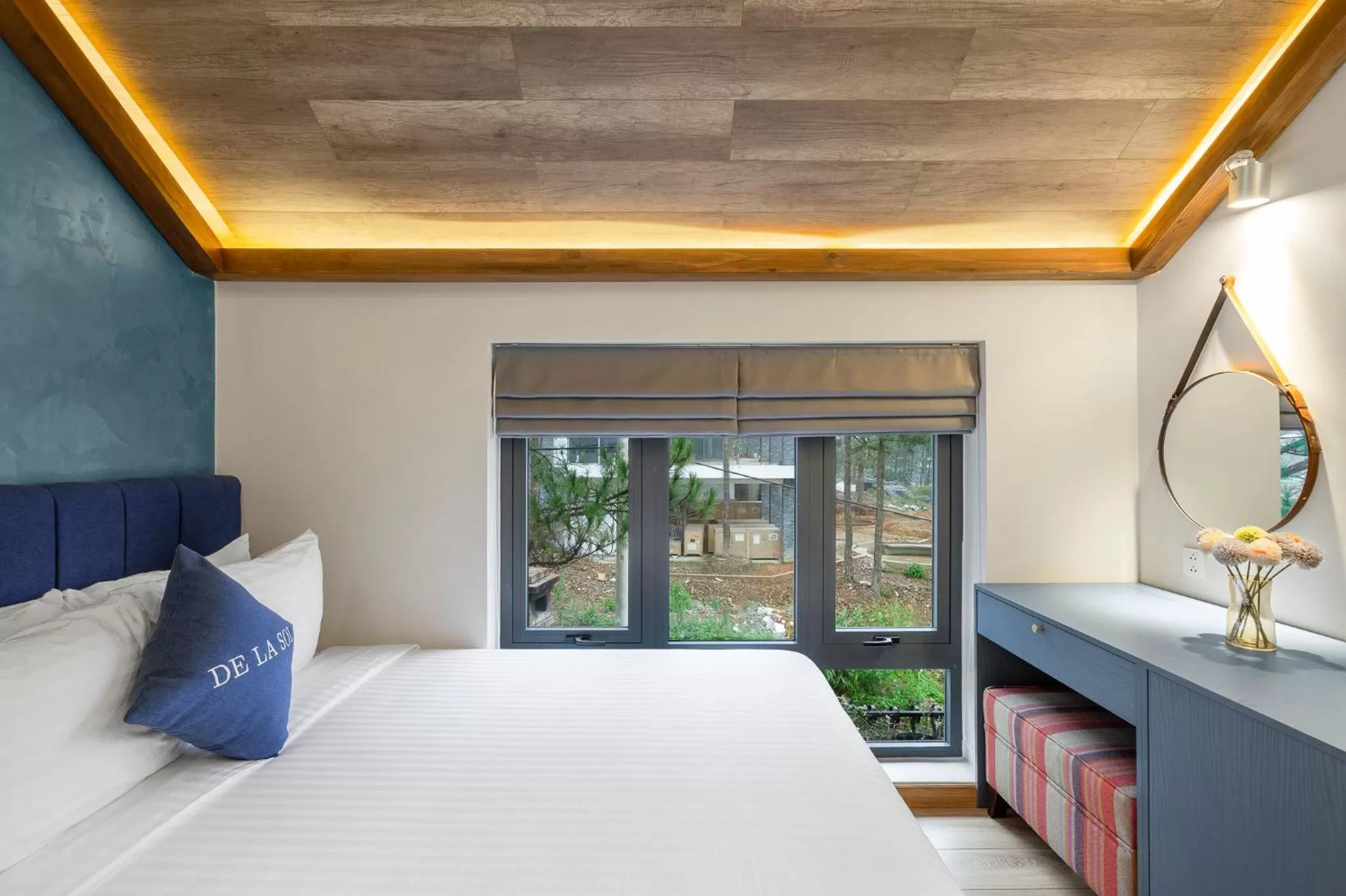 Bed in De La Sol Villa Dalat