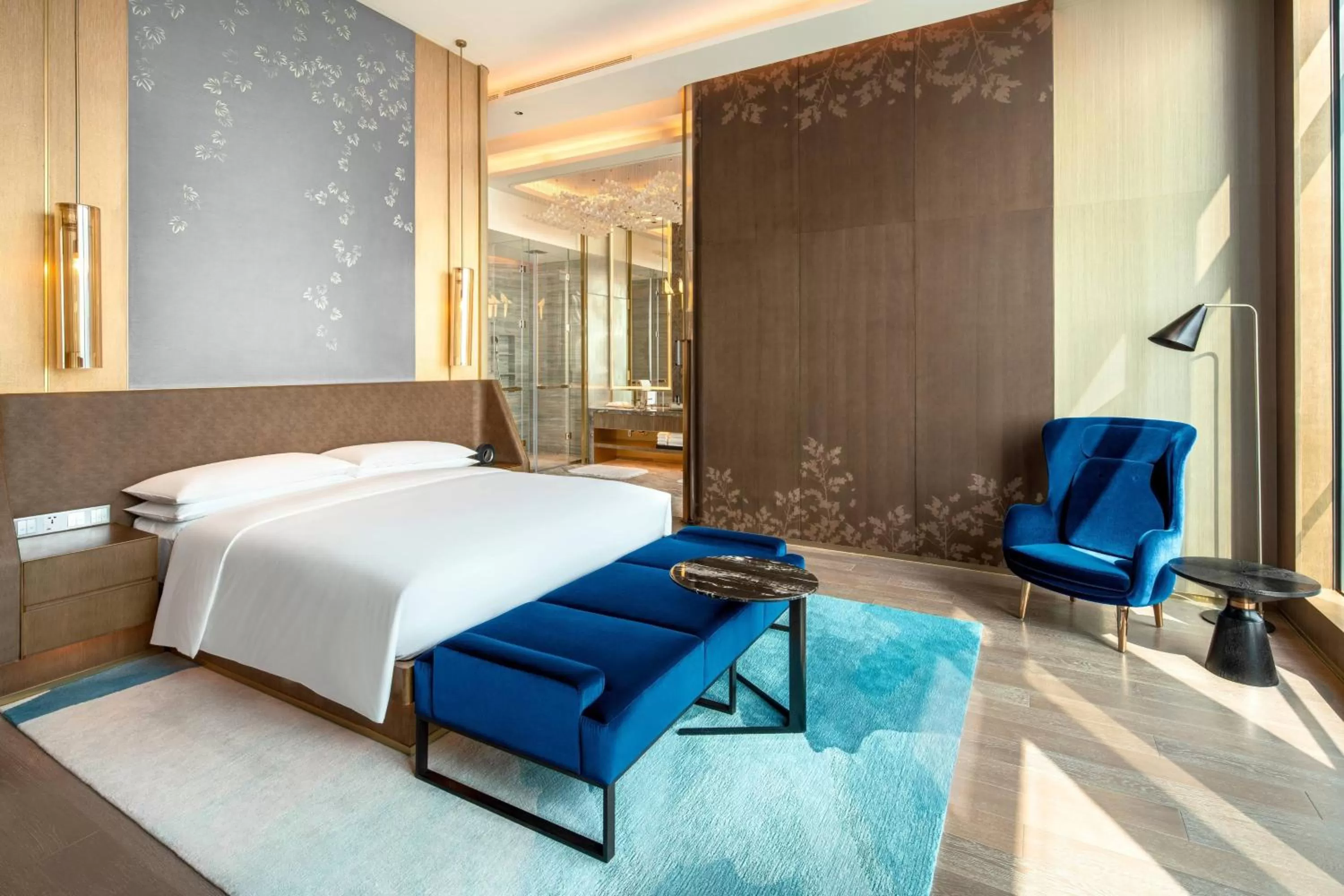 Bedroom, Bed in Renaissance Shenzhen Bay Hotel