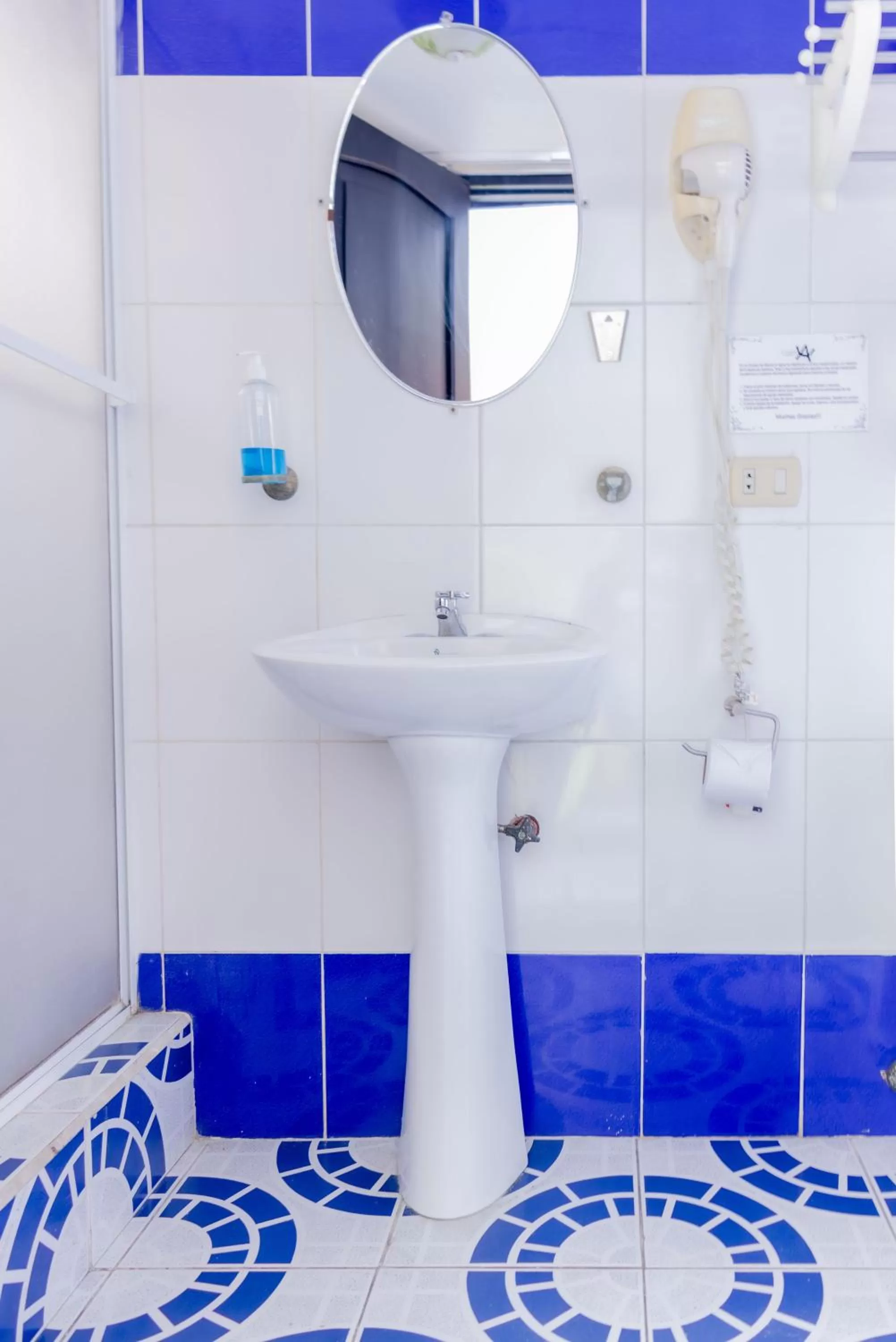 Bathroom in Hostal Antares