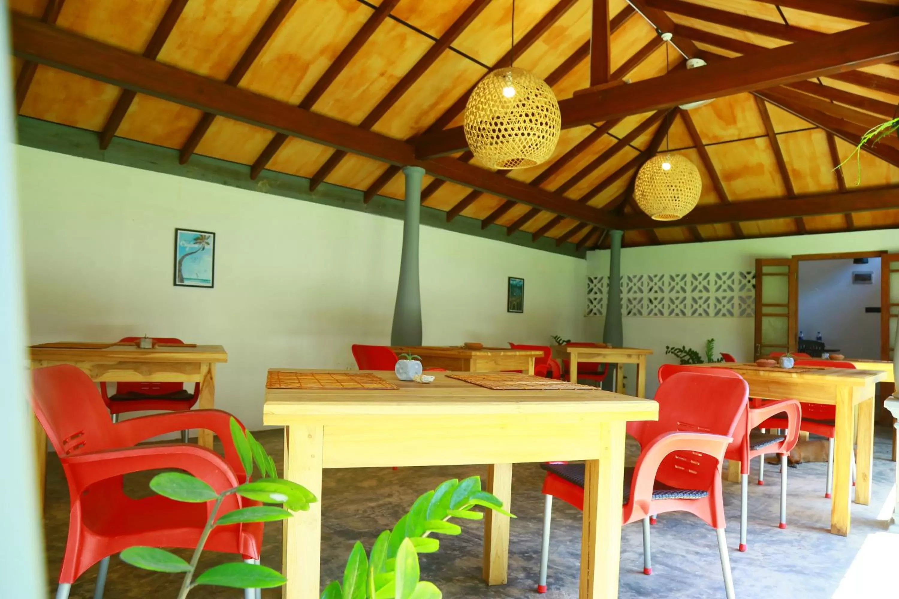 Restaurant/Places to Eat in SriMany