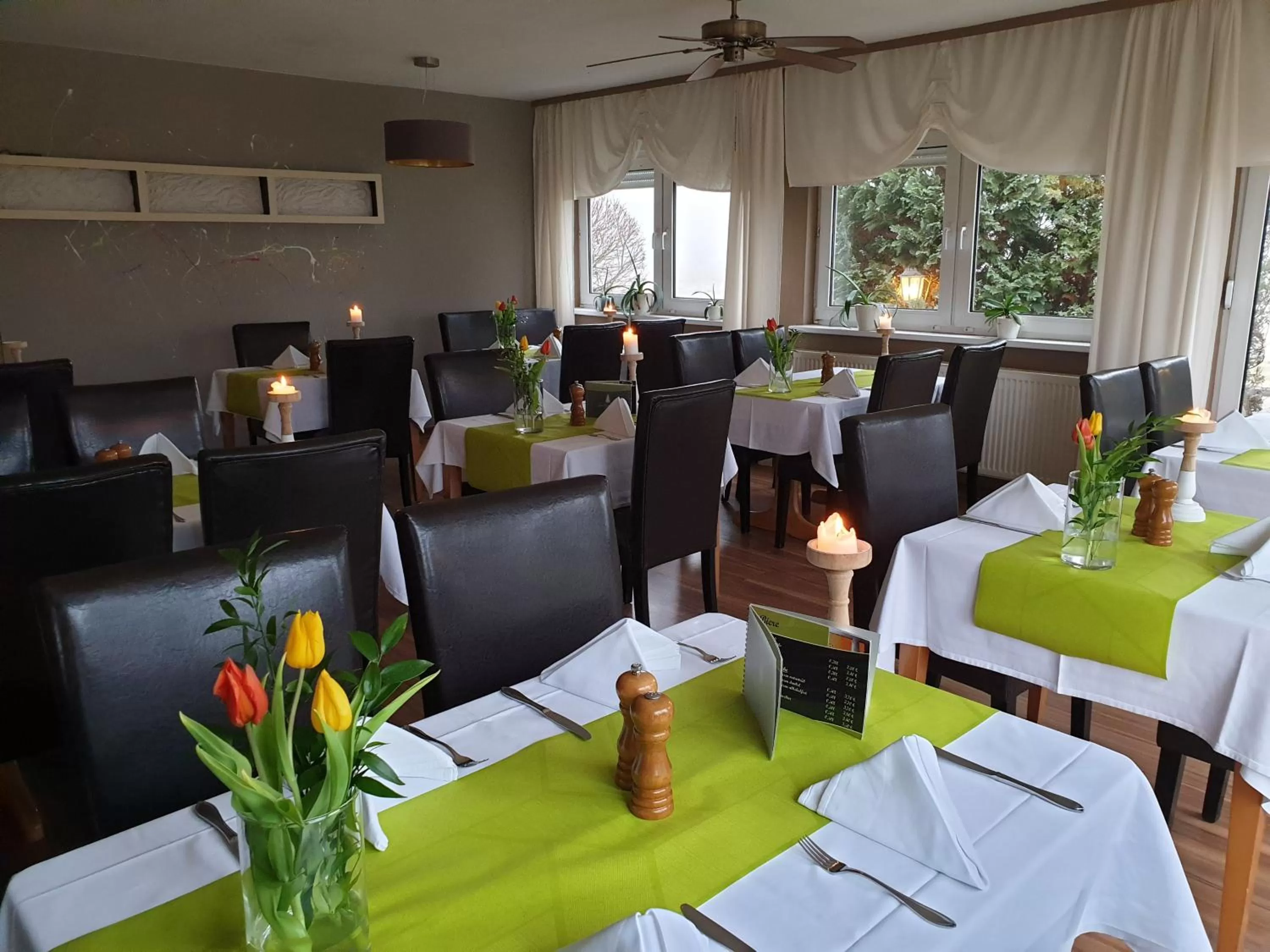 Restaurant/places to eat in Hotel Zur Fichtenbreite -Garni-