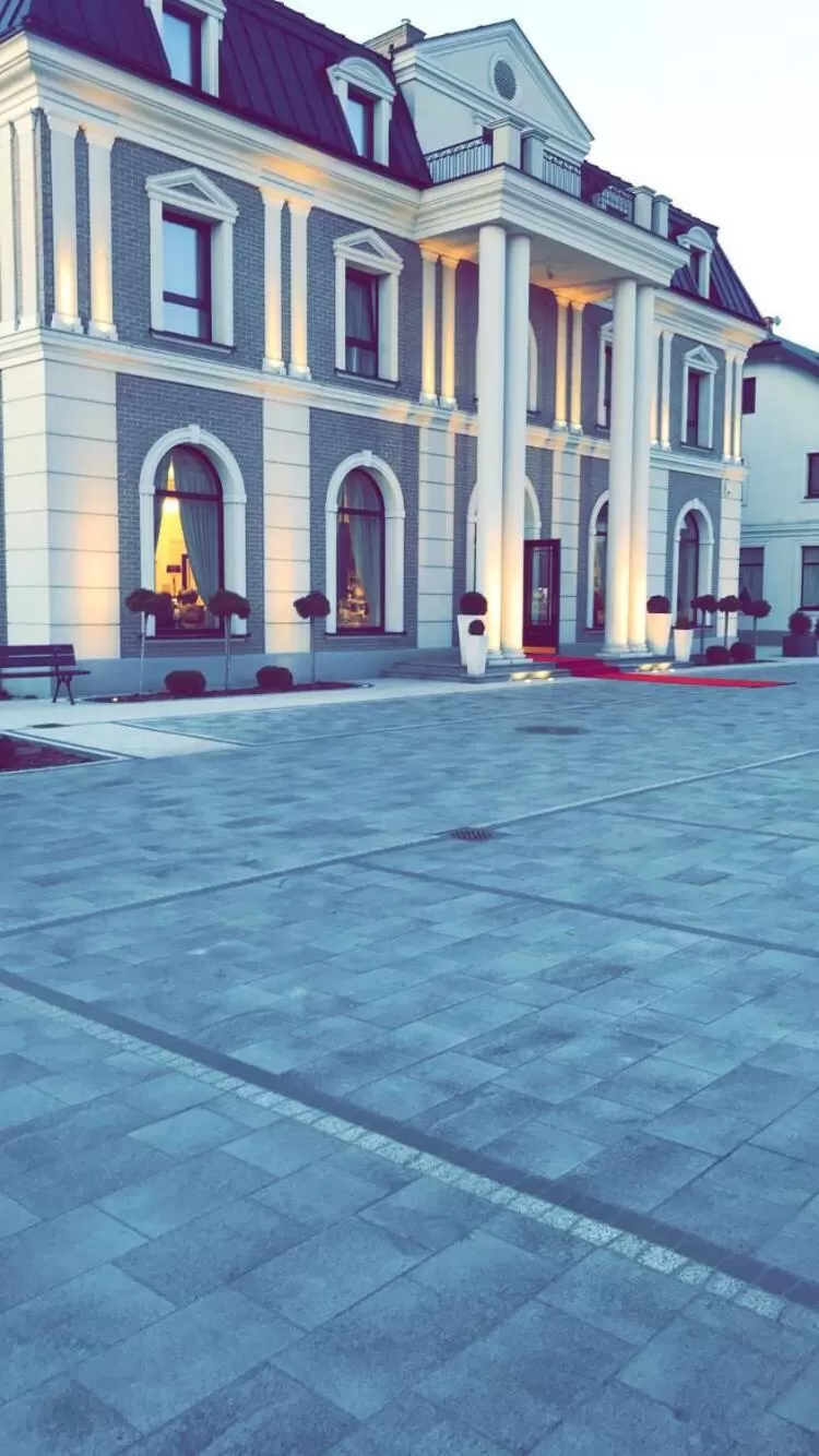 Property Building in Hotel Mansor