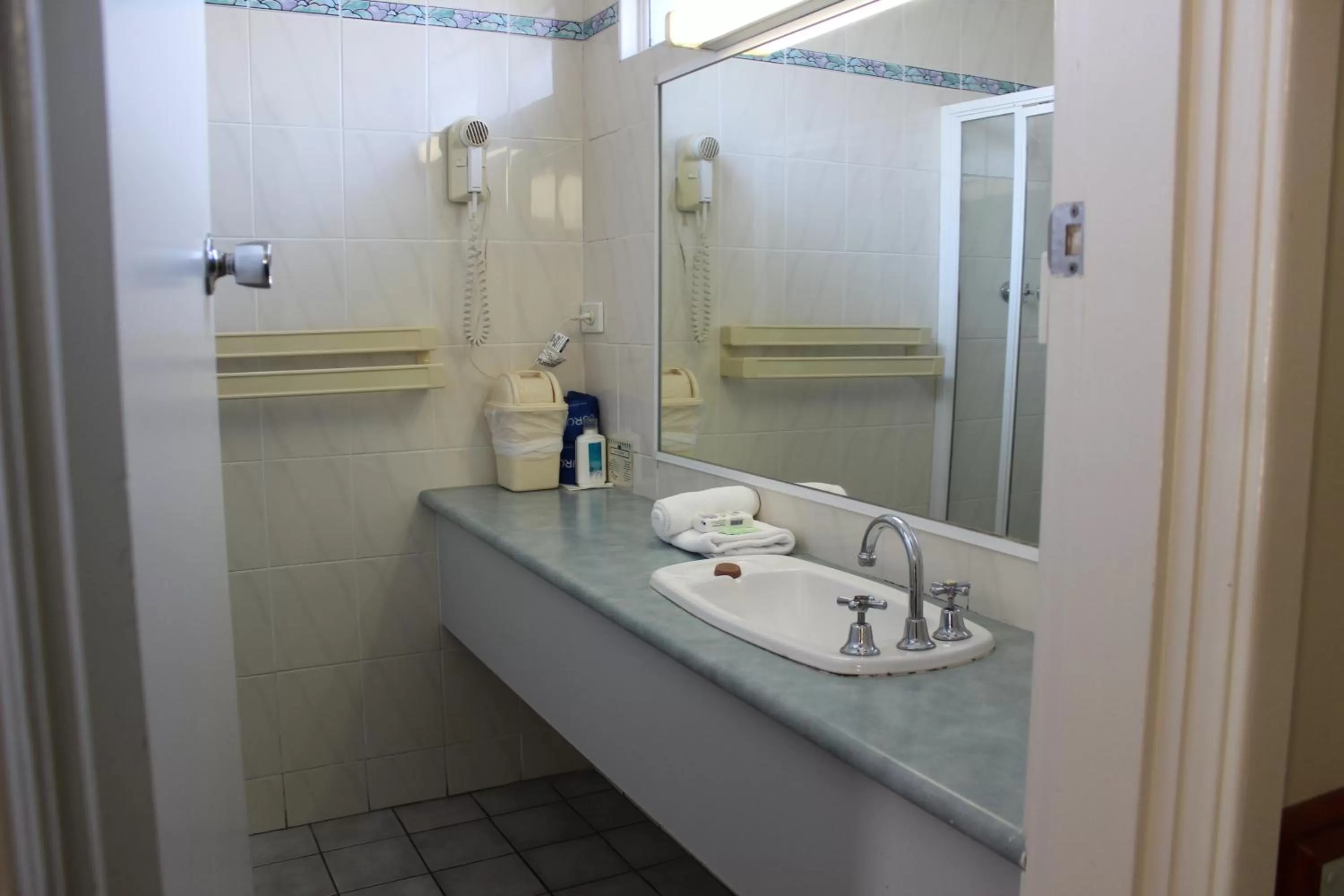 Bathroom in Hume Inn Motel Albury CBD