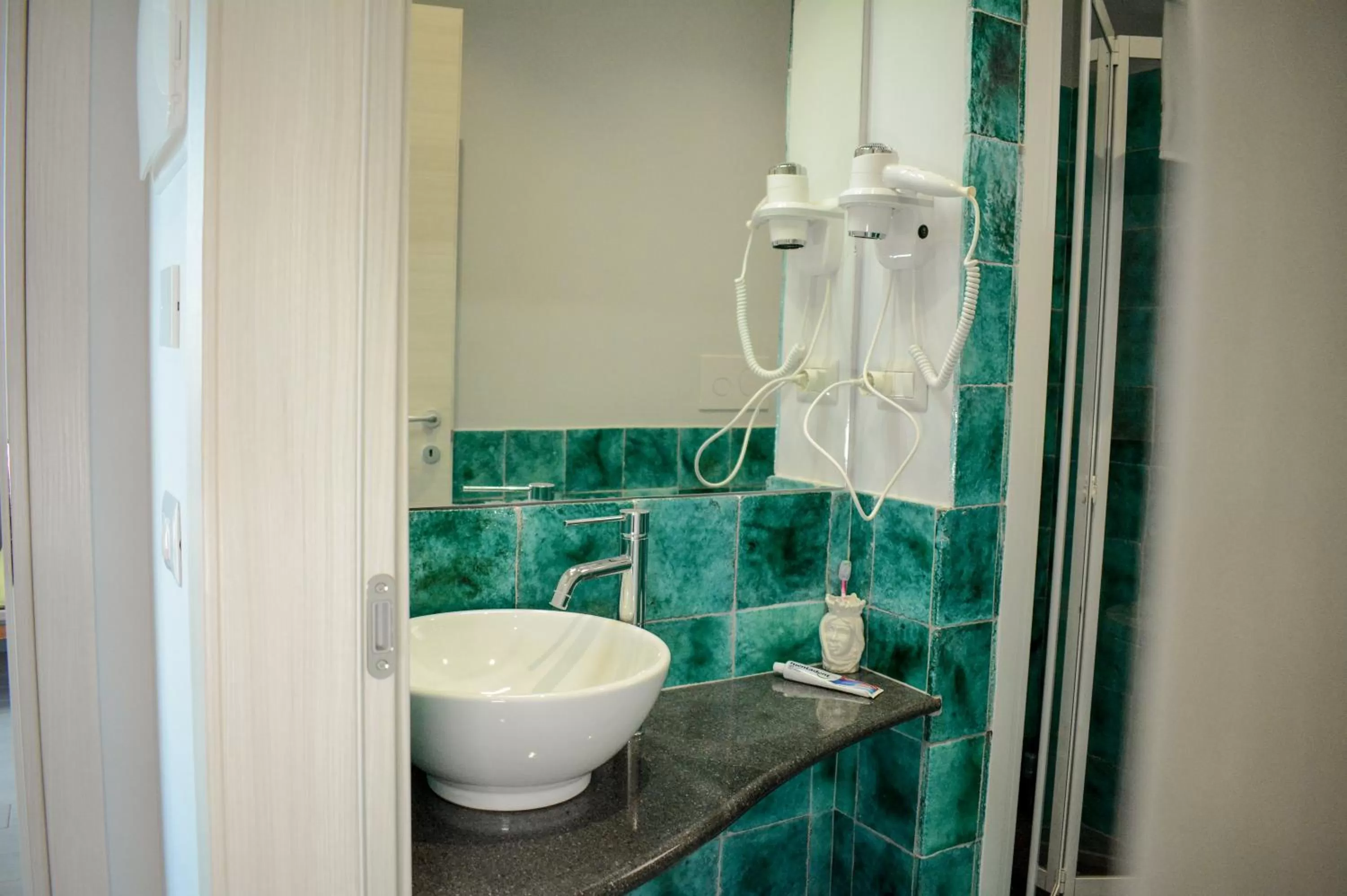Bathroom in Nnakkara Guest House
