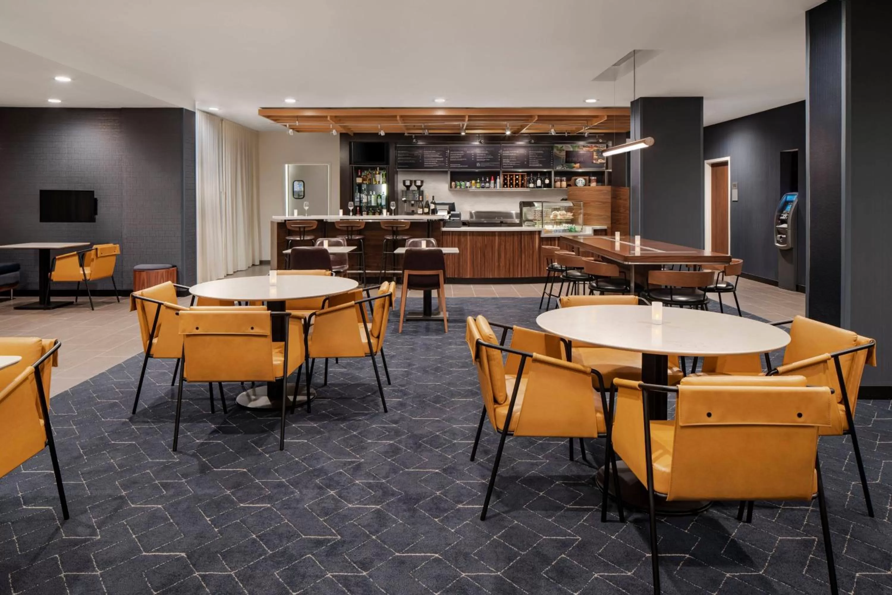 Restaurant/places to eat in Courtyard Jacksonville Butler Boulevard