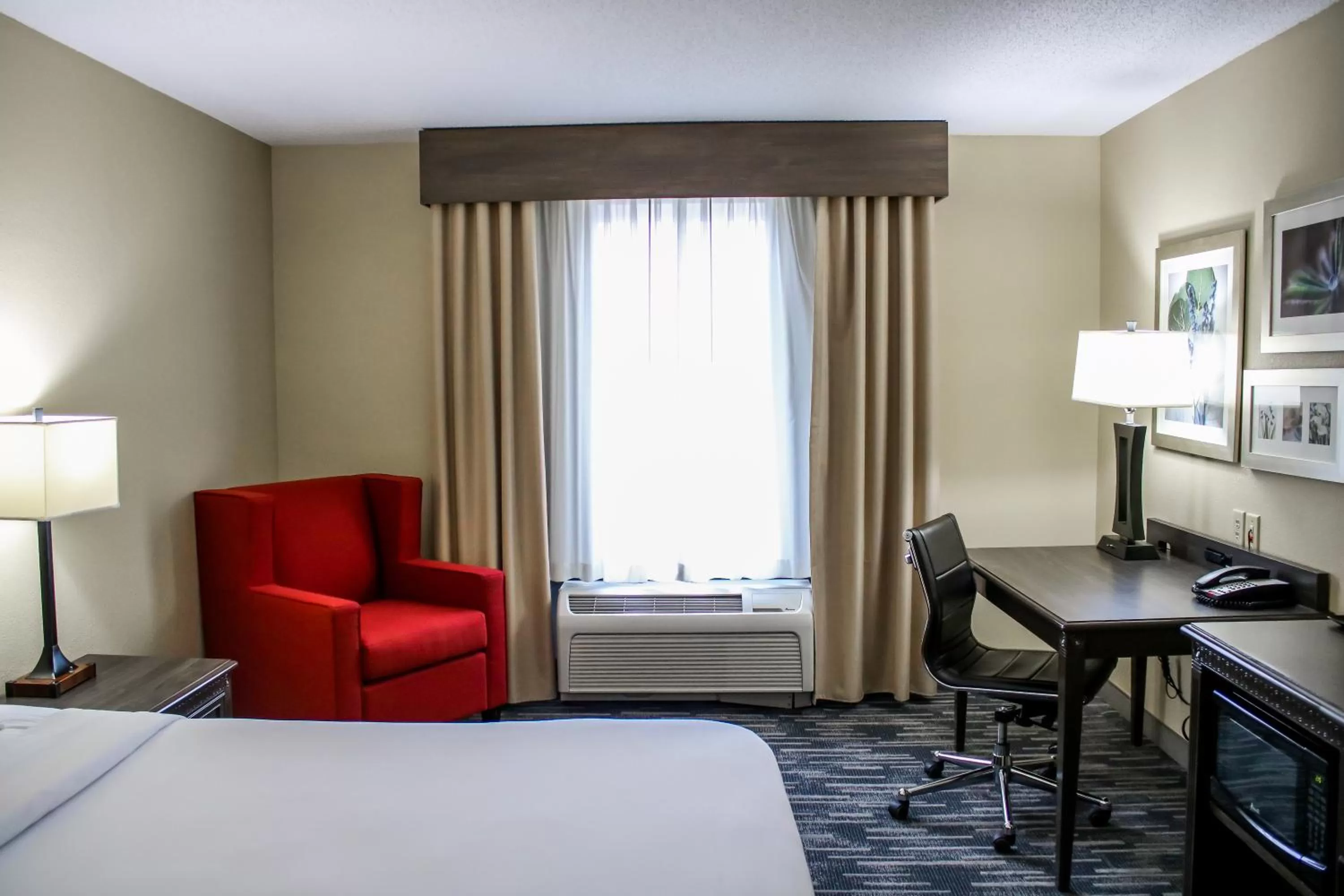 Photo of the whole room, Bed in Country Inn & Suites by Radisson, Richmond West at I-64, VA