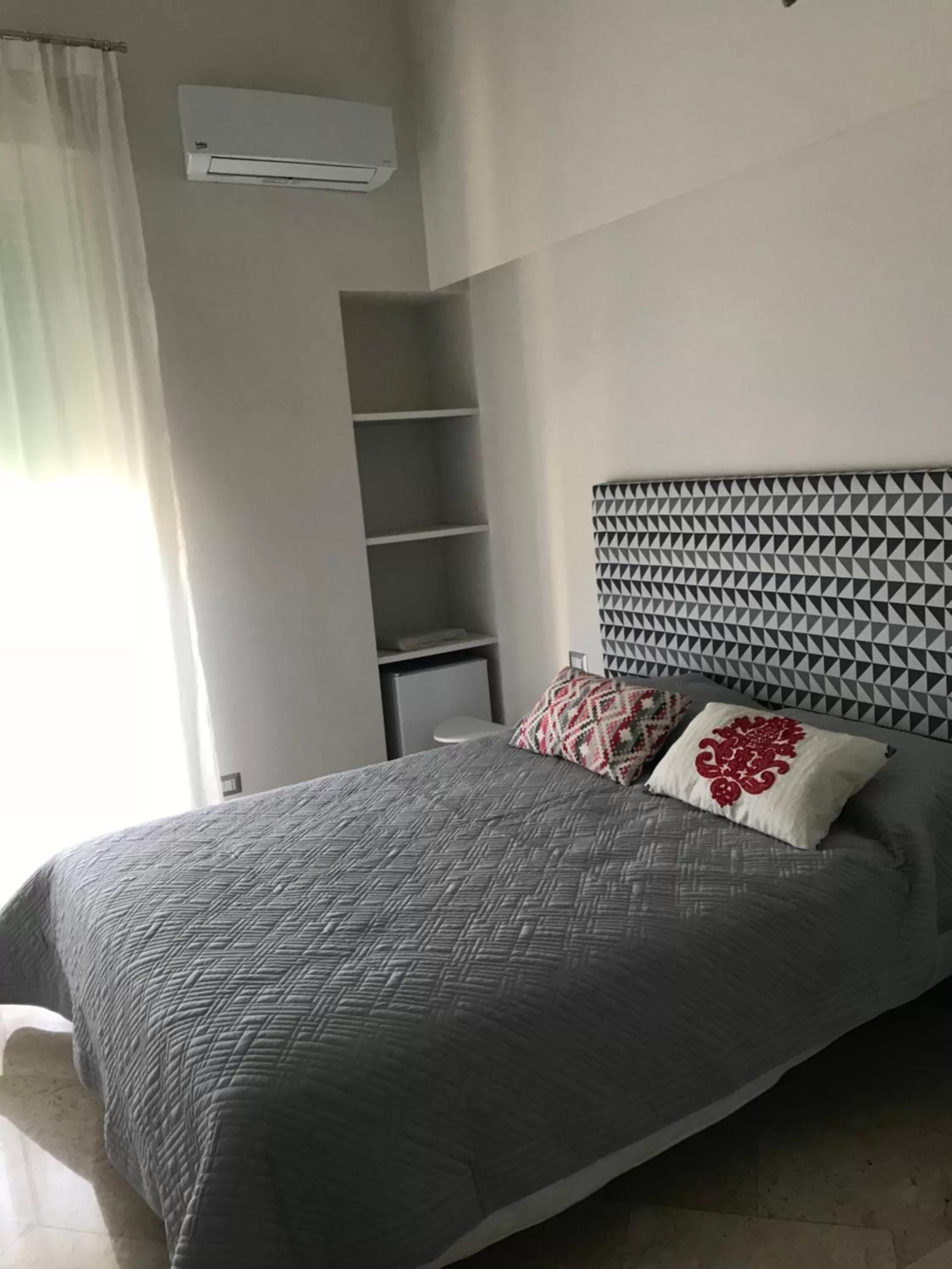 Photo of the whole room, Bed in B&B Questa casa non e'un albergo