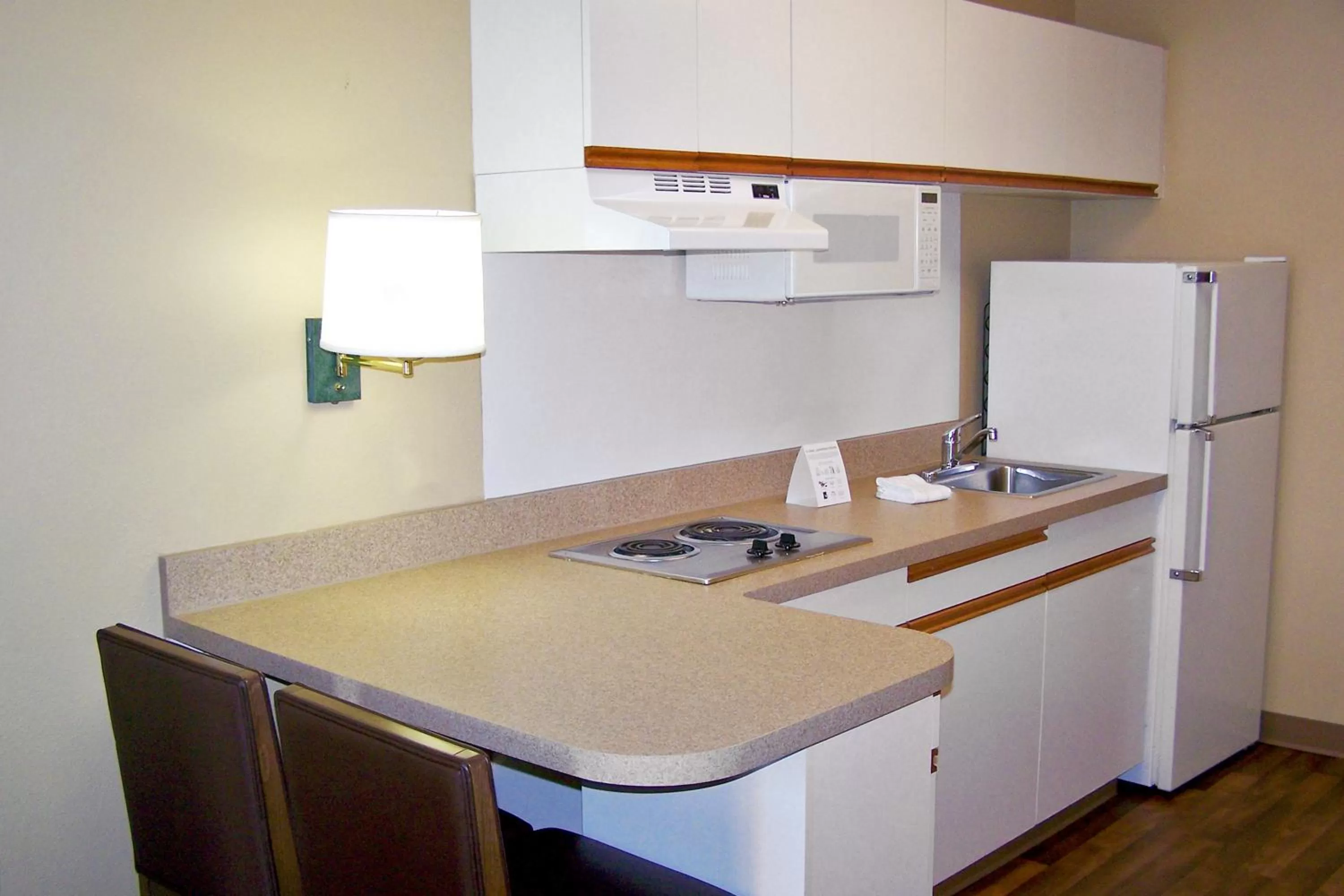 Kitchen or kitchenette in Extended Stay America Suites - Bakersfield - Chester Lane