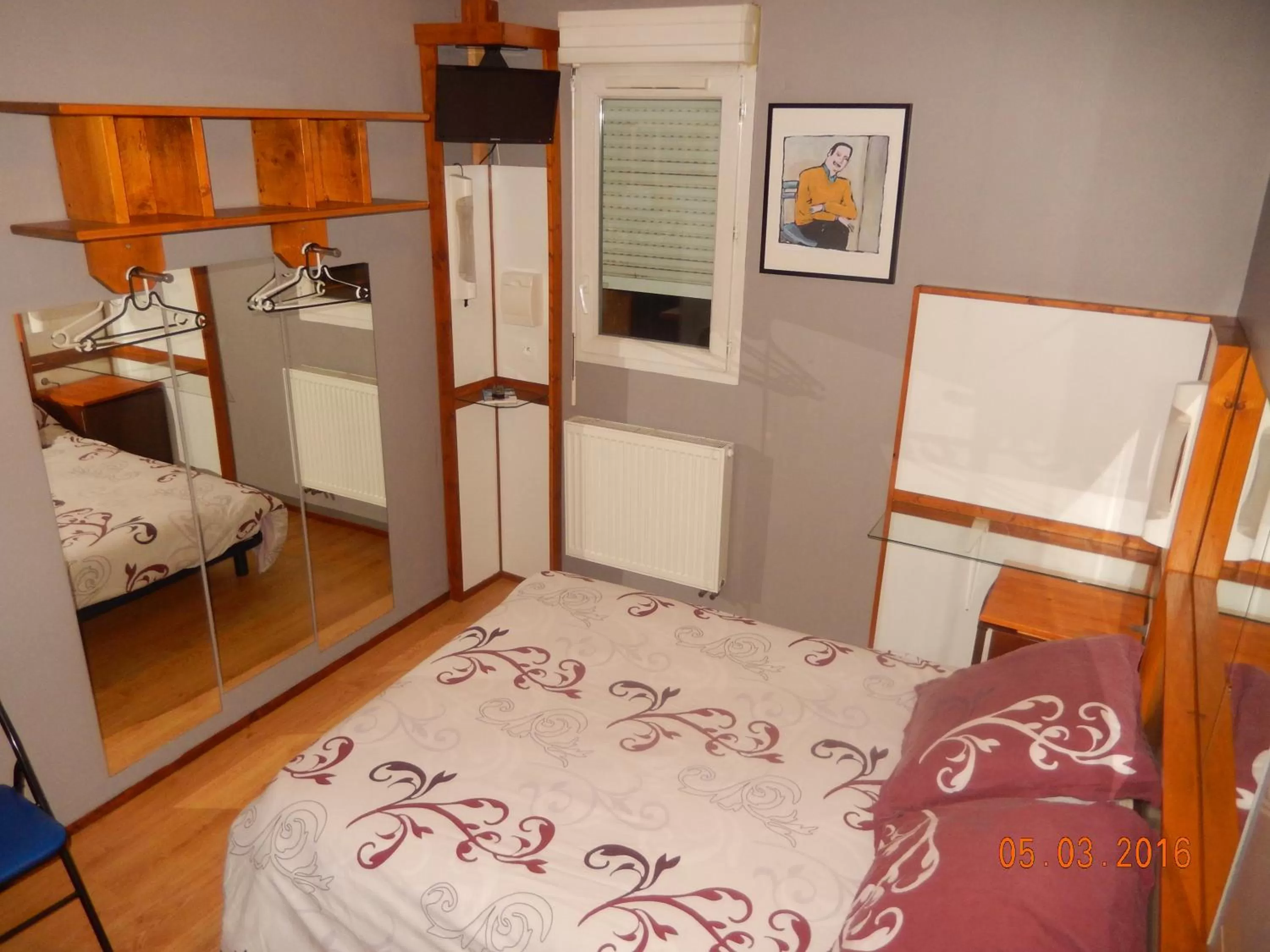 Hot Tub, Bed in Hôtel Eco Logis Espace Bellevue