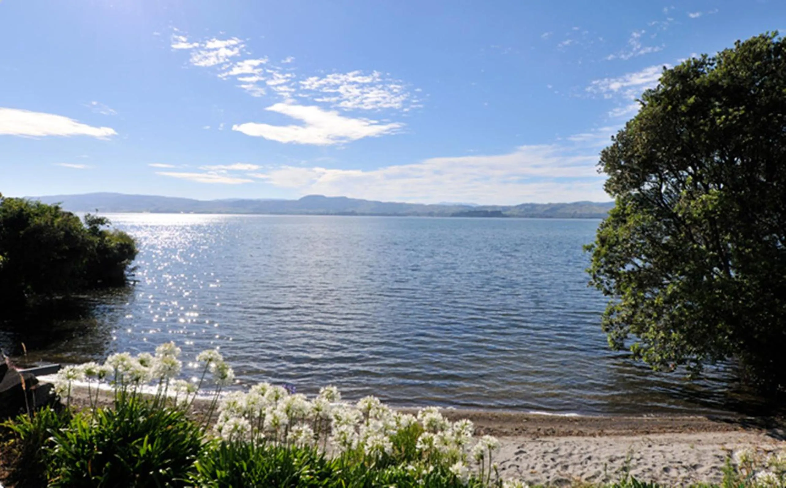 Day in Black Swan Lakeside Boutique Hotel