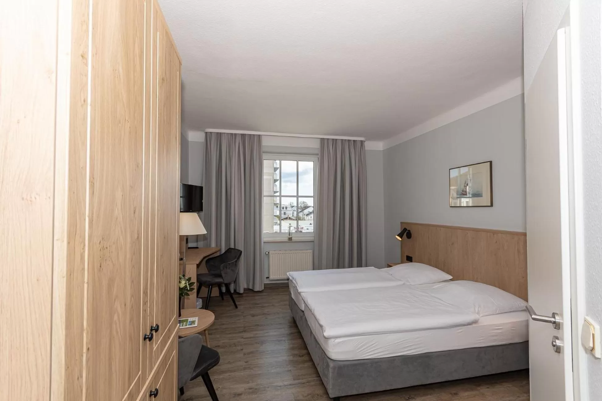 Photo of the whole room, Bed in Kurhotel Sassnitz