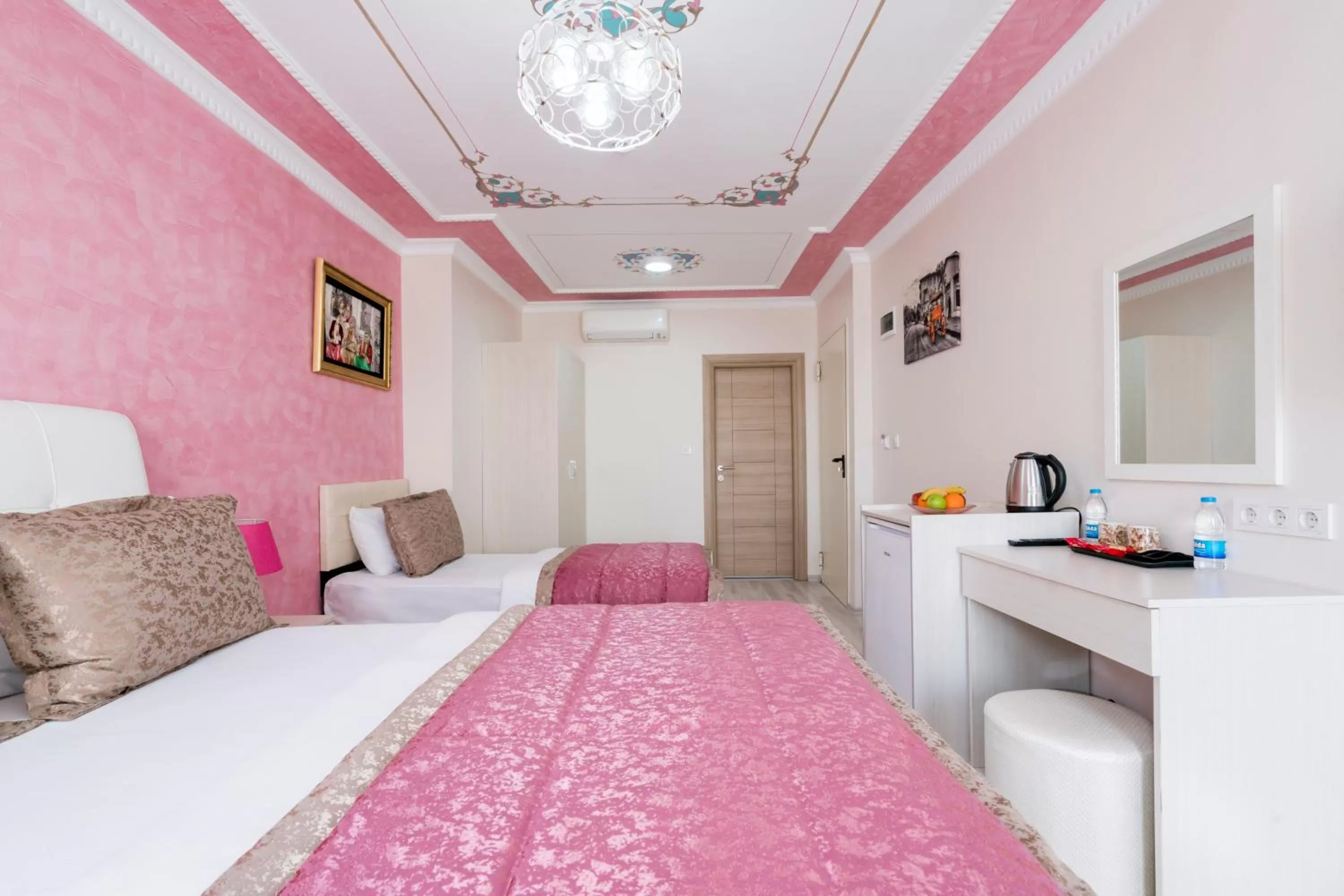 Living room, Bed in Atam Suites