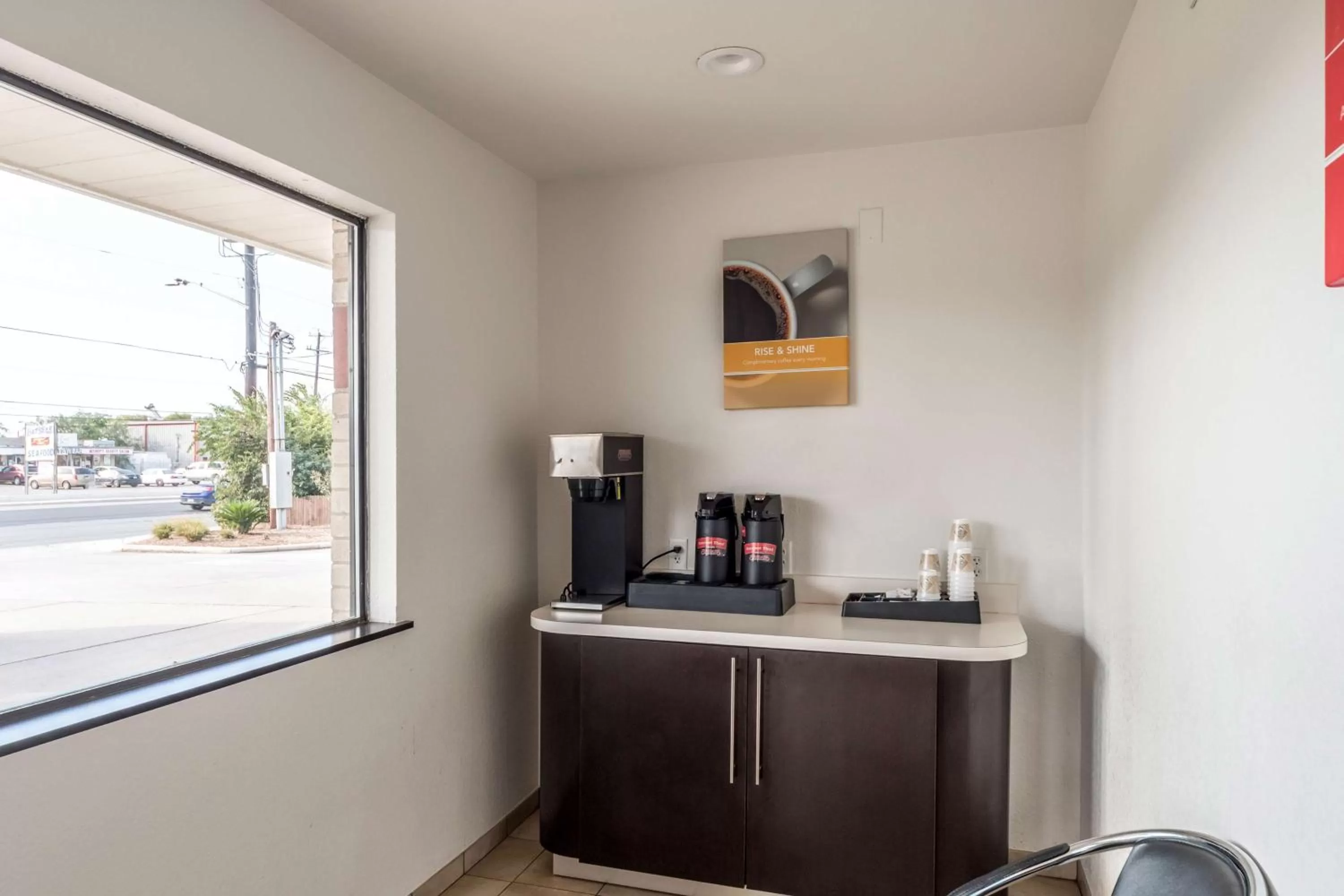 Coffee/tea facilities in Motel 6-San Antonio, TX - South WW White Rd