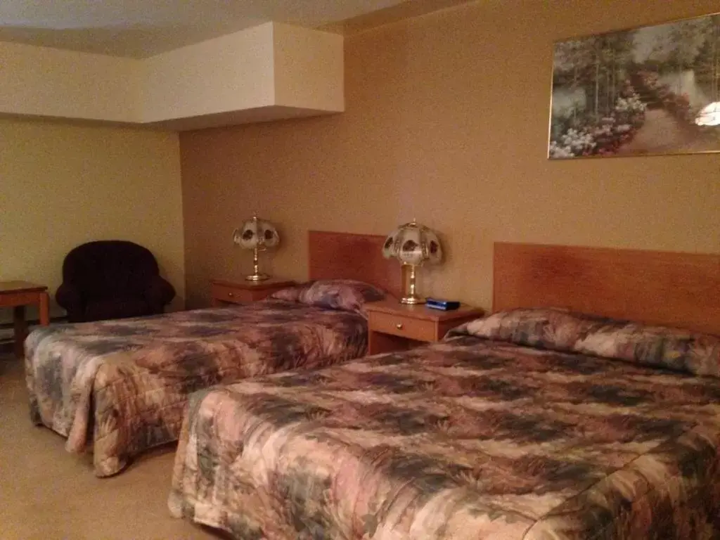 Triple Room in Western Budget Motel Peace River Triple Room in Western Budget Motel Peace River