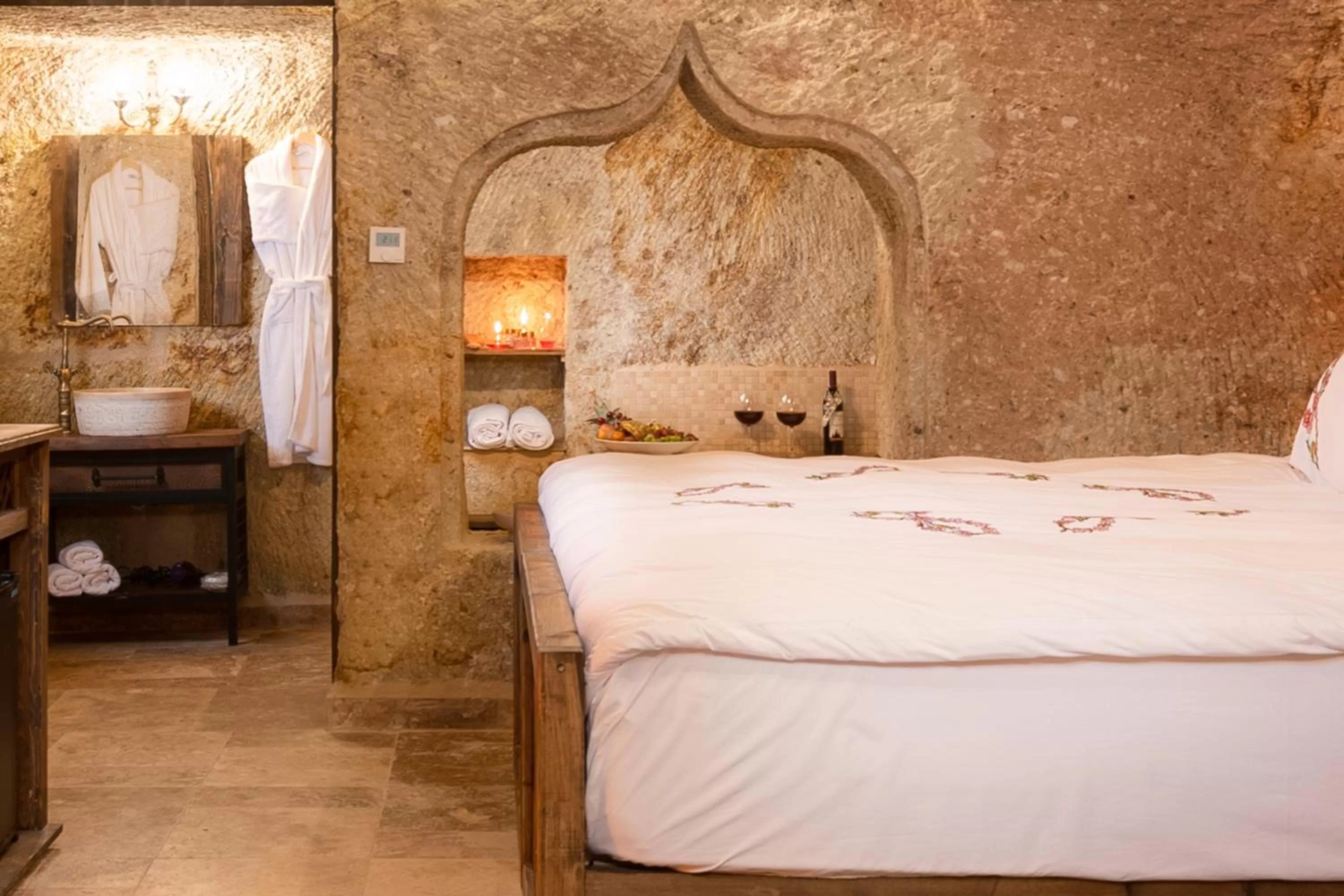 Bedroom, Bed in Kayata Cave Suites Special Class