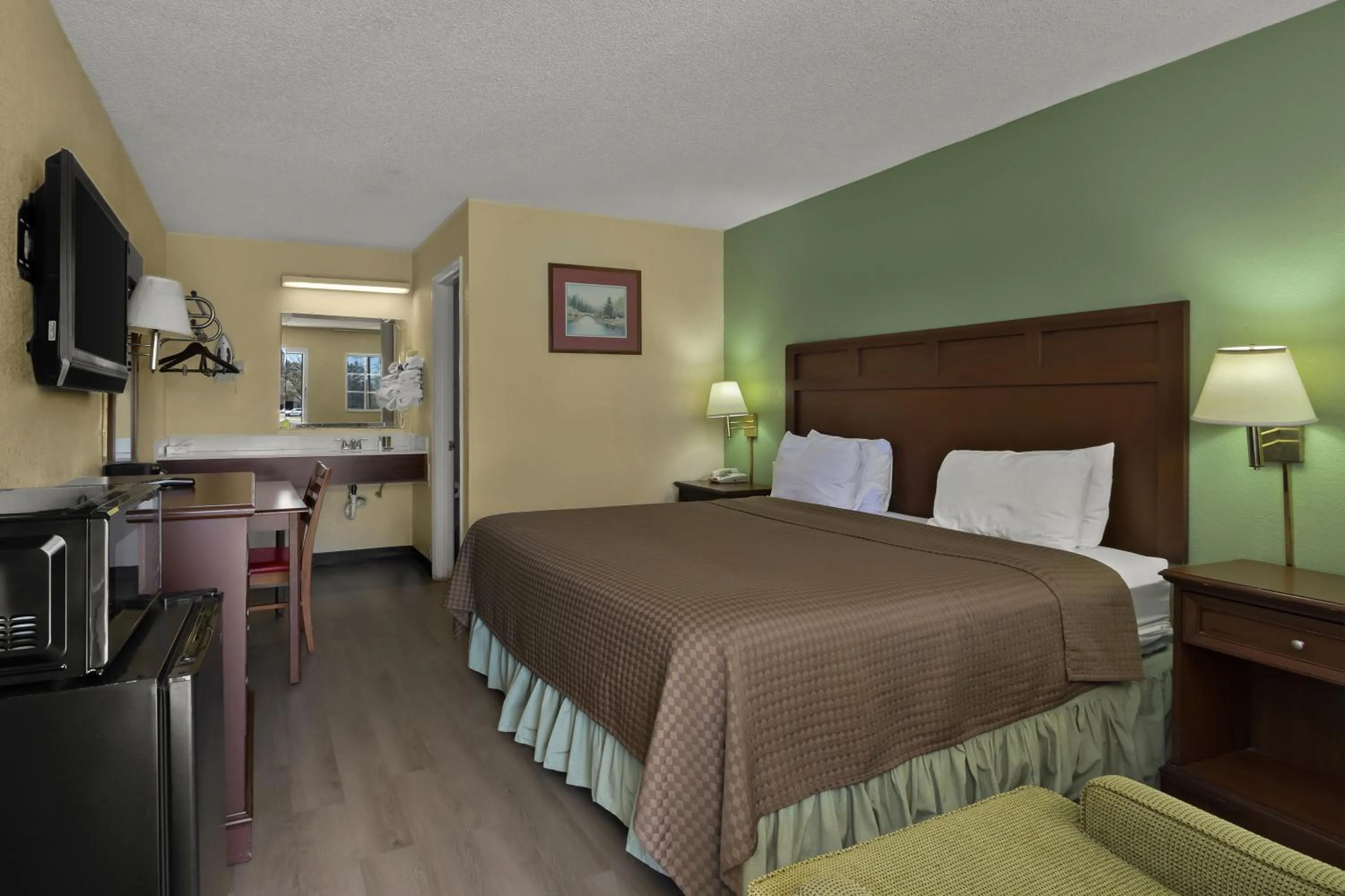 Bedroom, Bed in Americas Best Value Inn Edenton